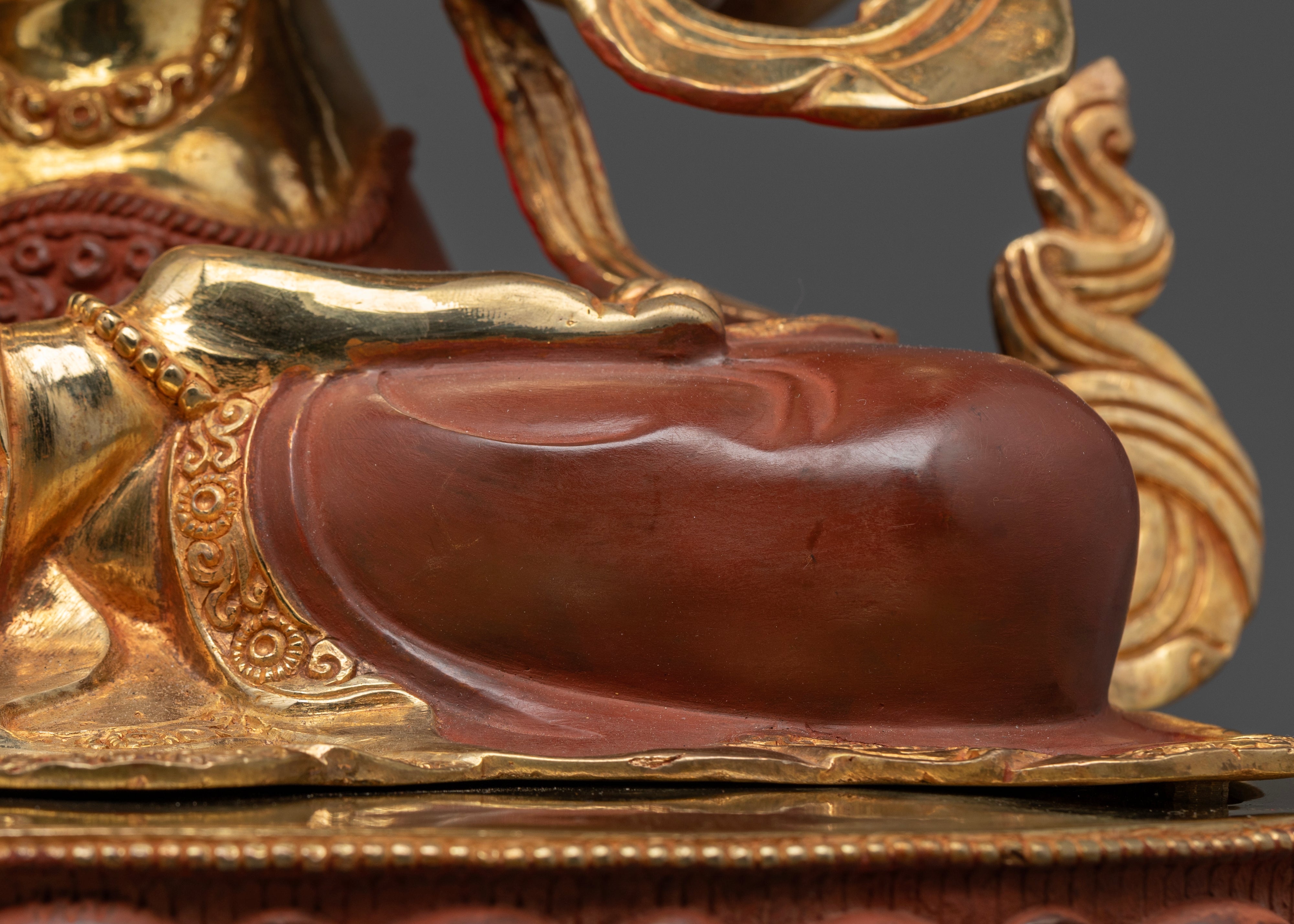 Divine Chenrezig Statue - A Sacred Icon of Compassion