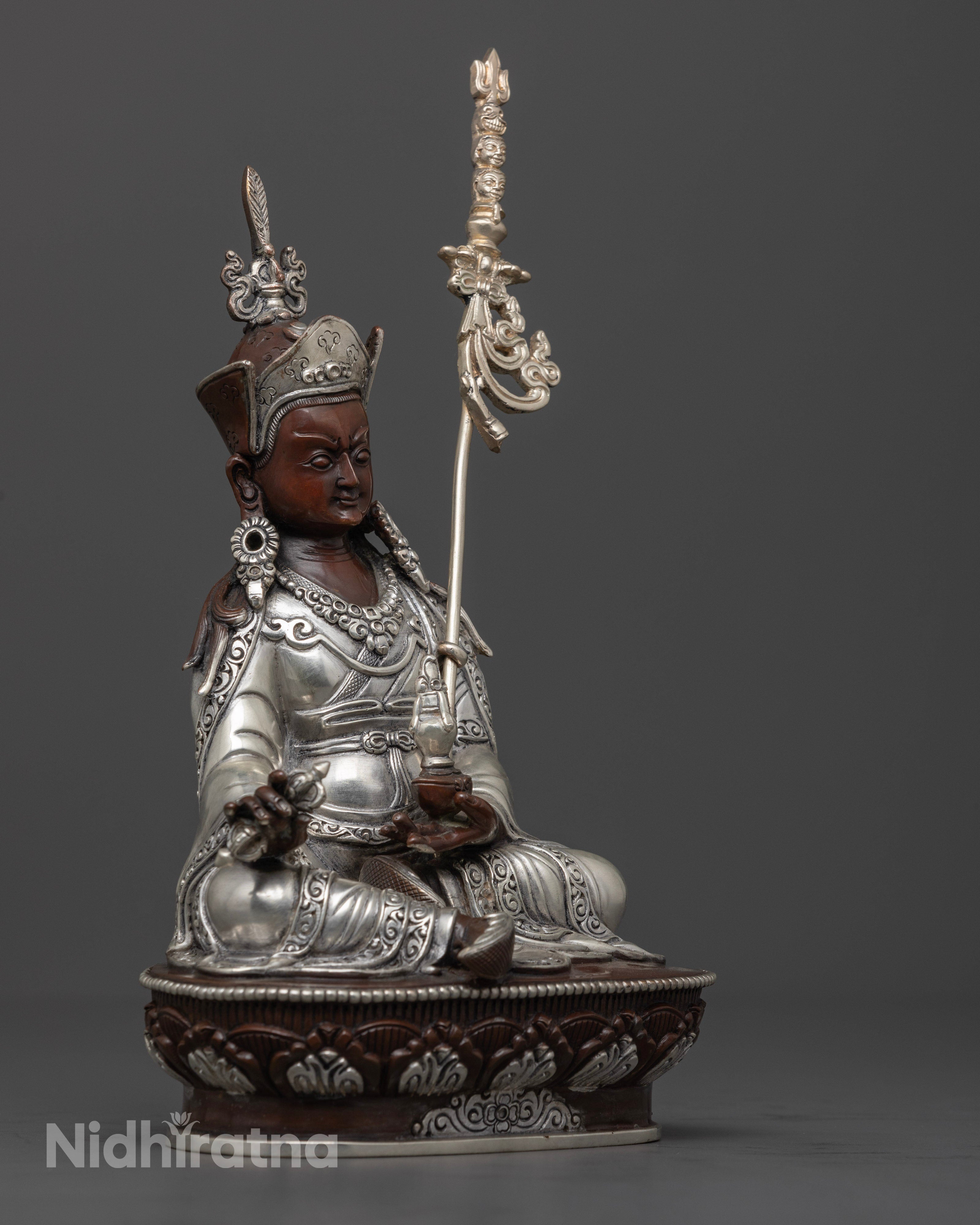 Guru Rinpoche Statue: Perfect for Spiritual Practice