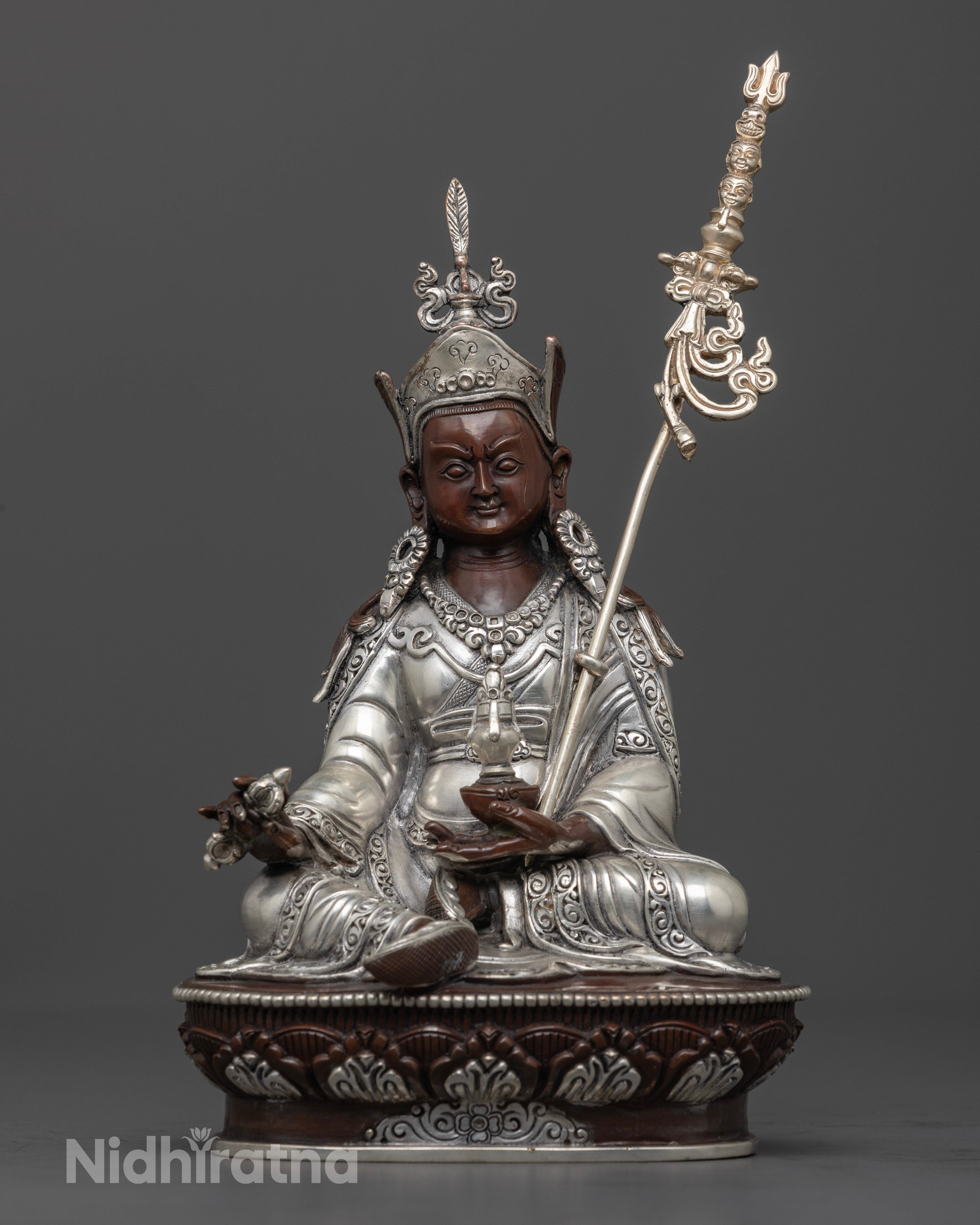 Guru Rinpoche Statue: Perfect for Spiritual Practice