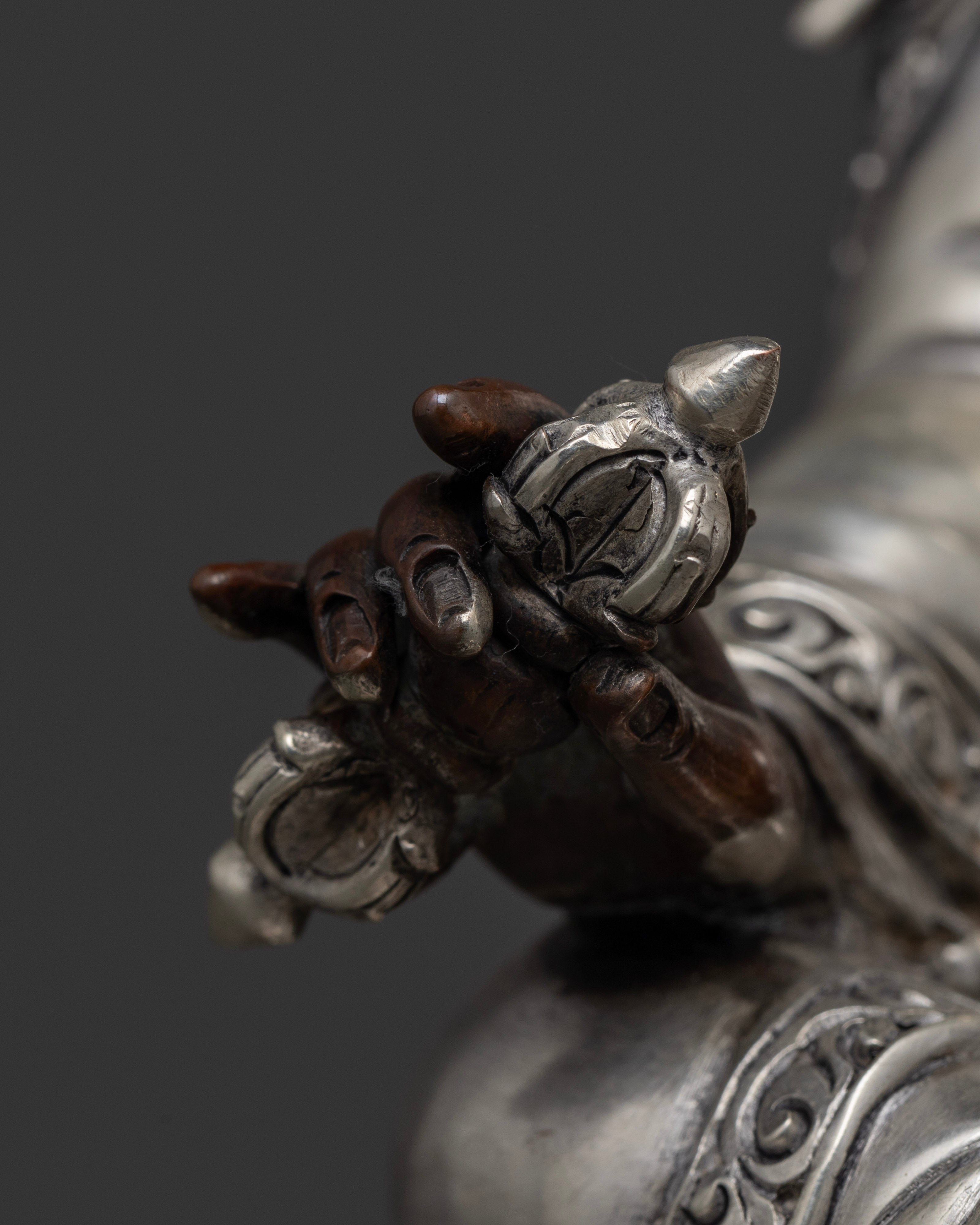 Guru Rinpoche Statue: Perfect for Spiritual Practice