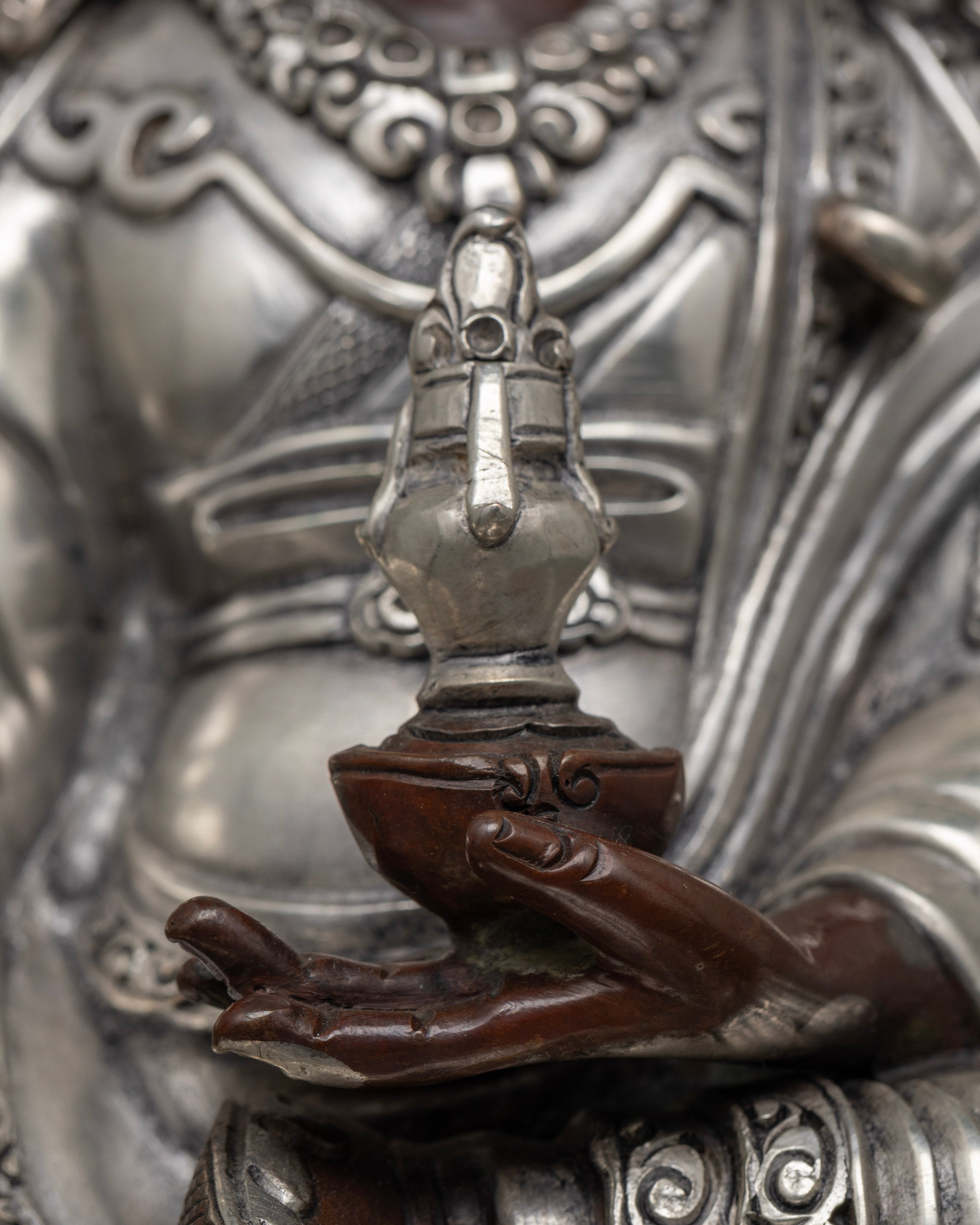 Guru Rinpoche Statue: Perfect for Spiritual Practice