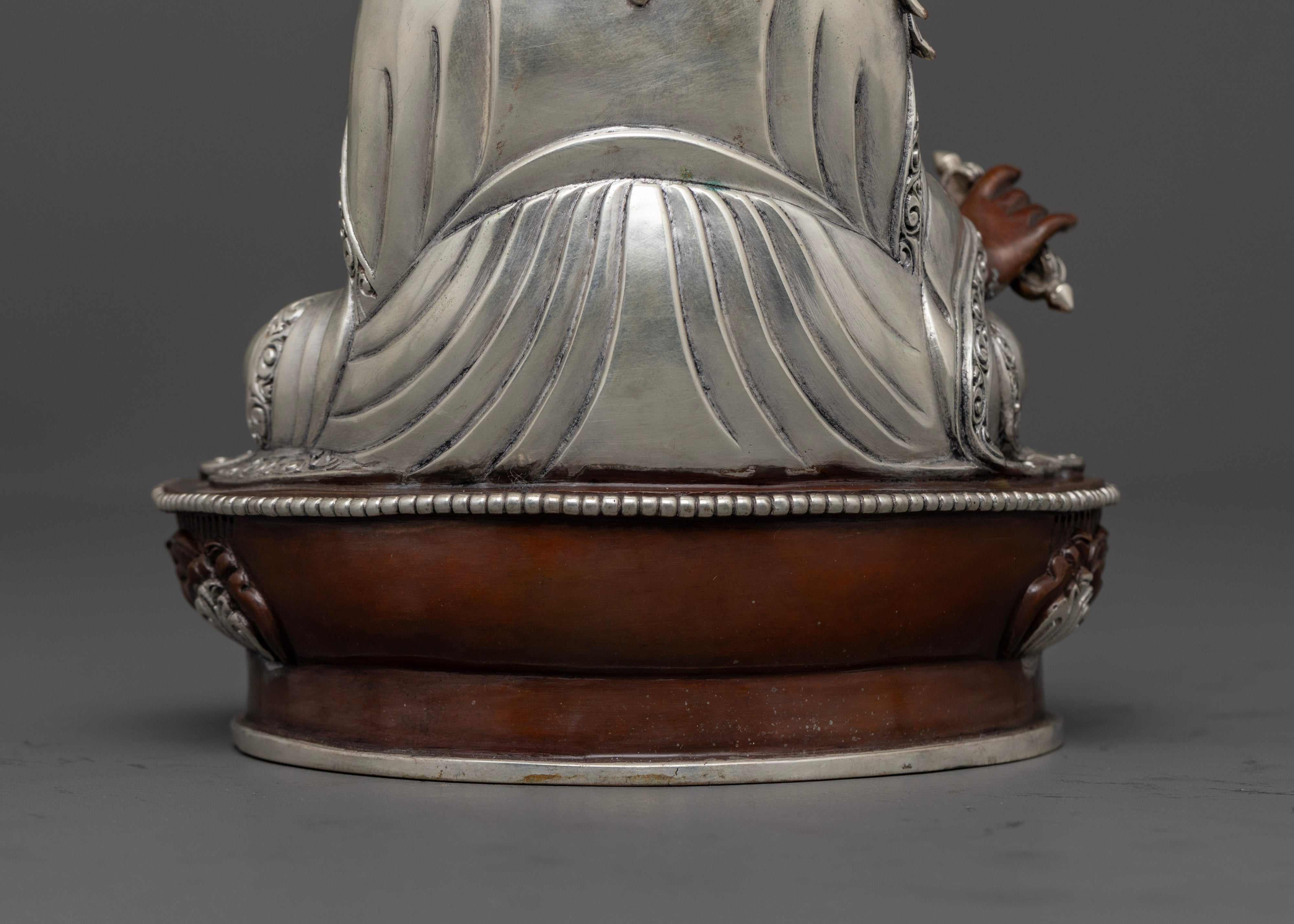 Guru Rinpoche Statue: Perfect for Spiritual Practice