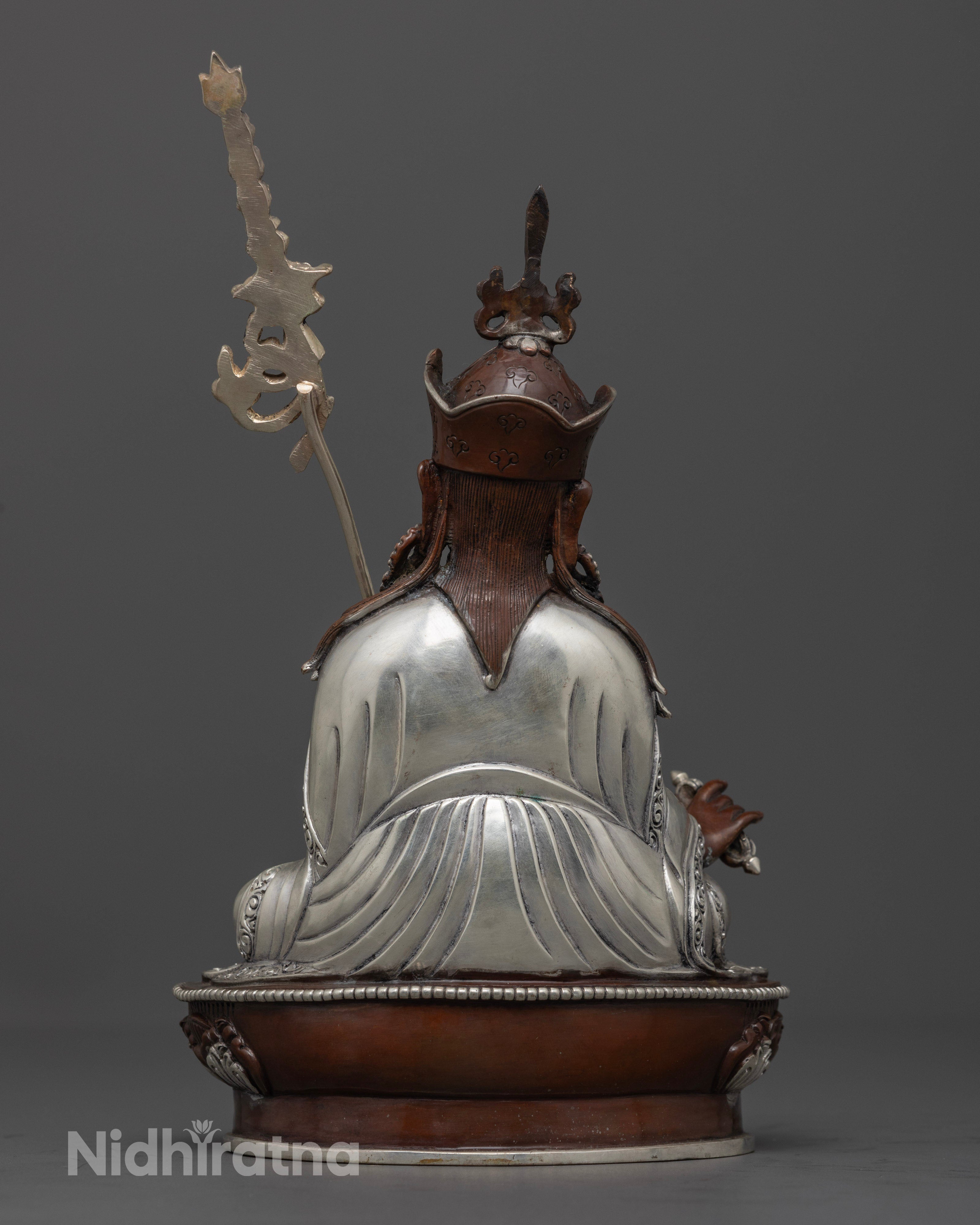 Guru Rinpoche Statue: Perfect for Spiritual Practice