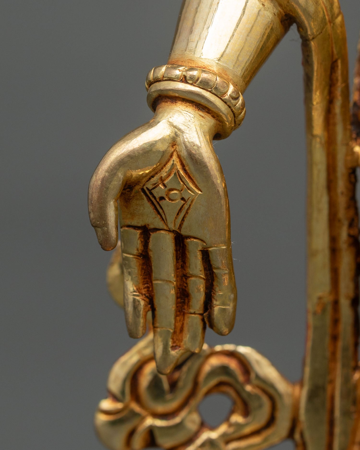 Standing Chenrezig Statue – Tibetan Lokeshwara Sculpture