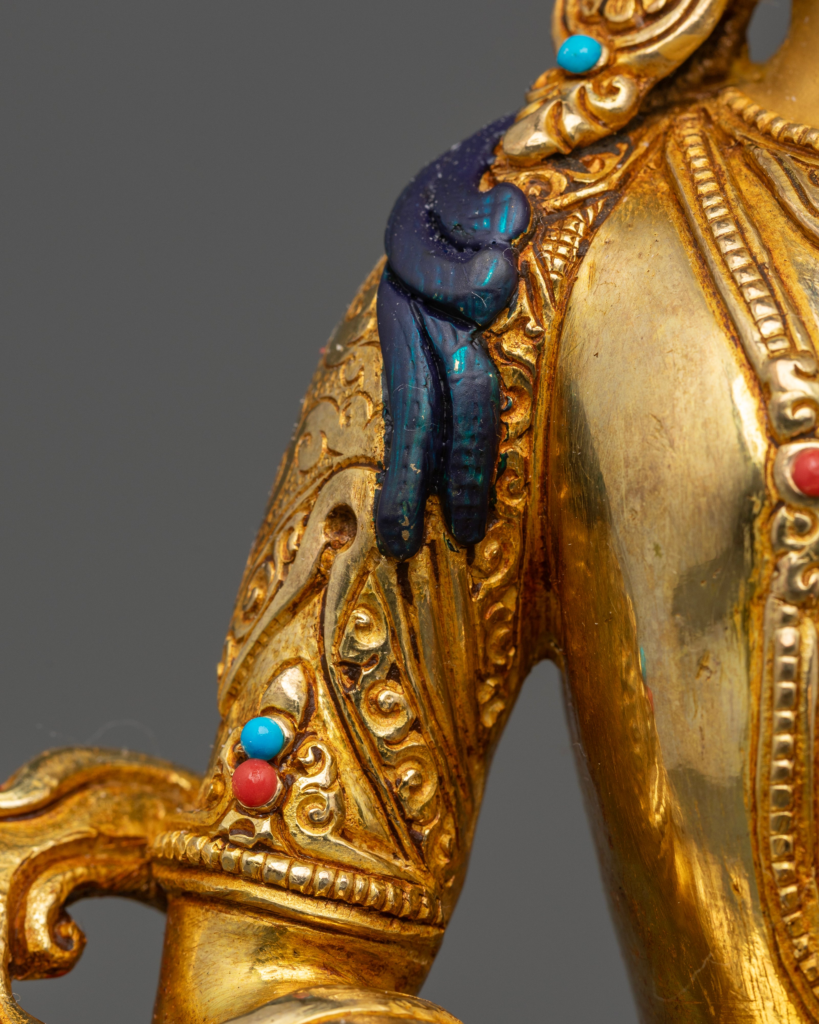 Artisan Creations: The Beauty of Handmade Amitayus Statues