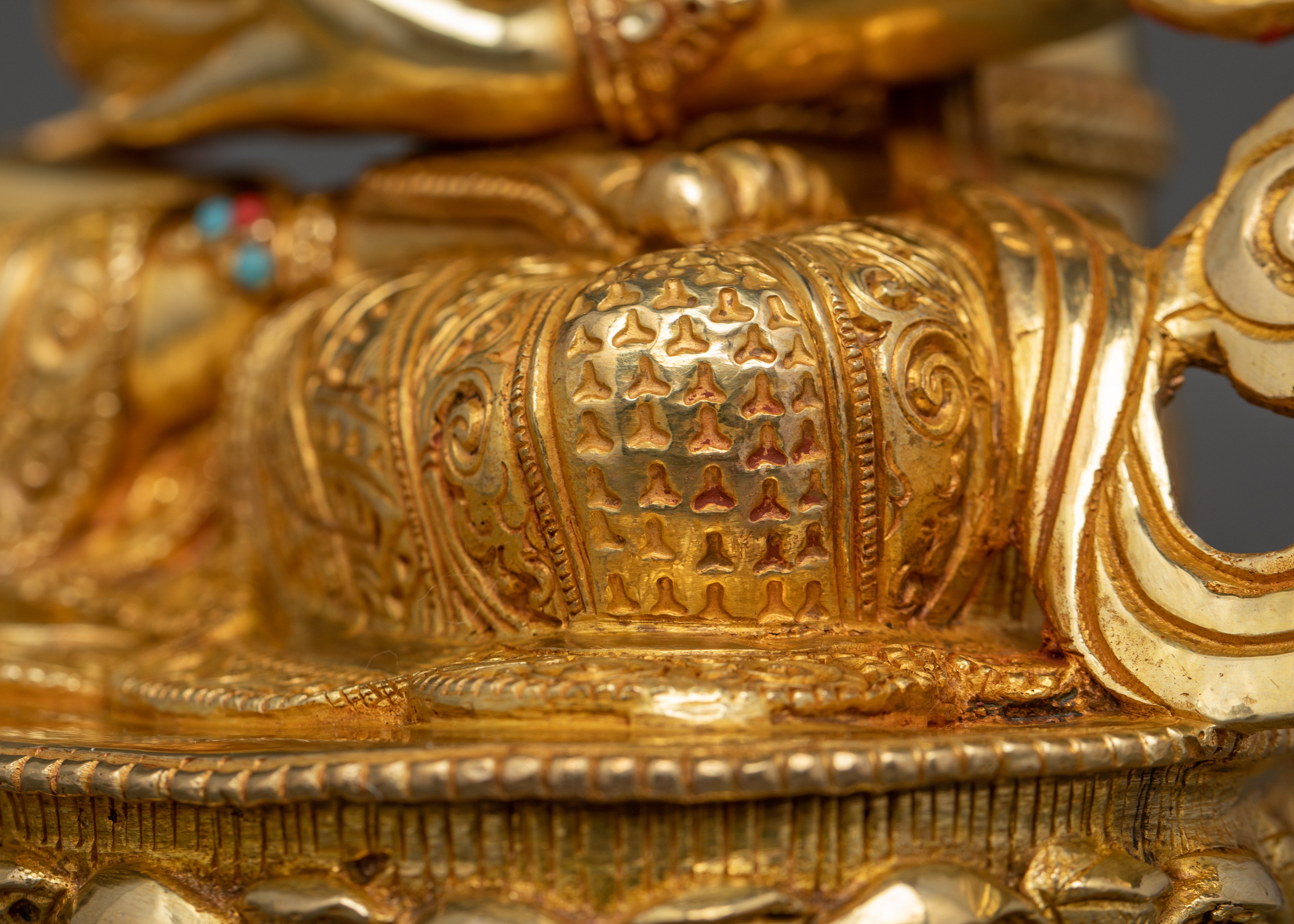 Amitayus Hayagriva knee