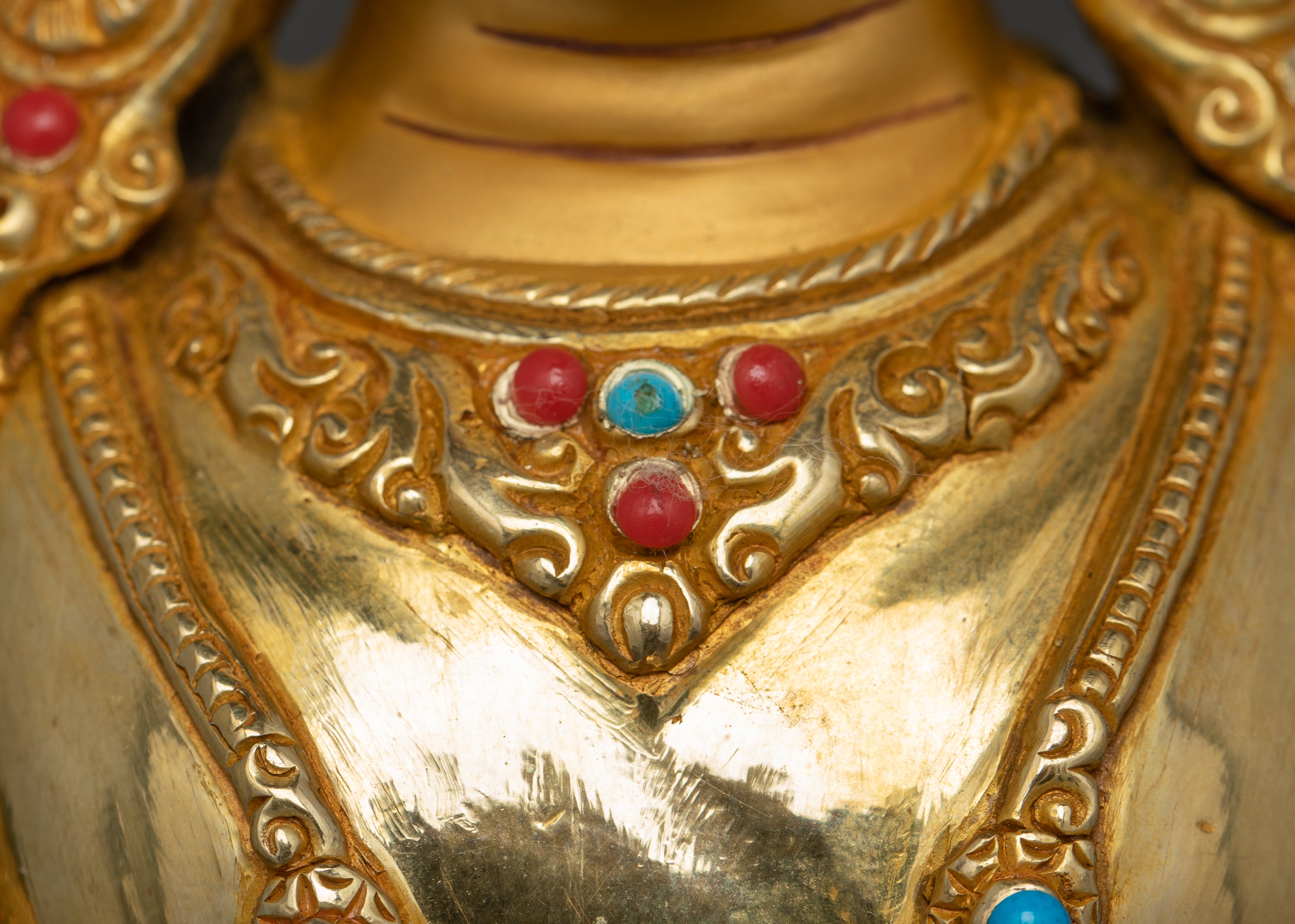 the necklace of Amitayus Hayagriva statue having turquoise and red gemstones