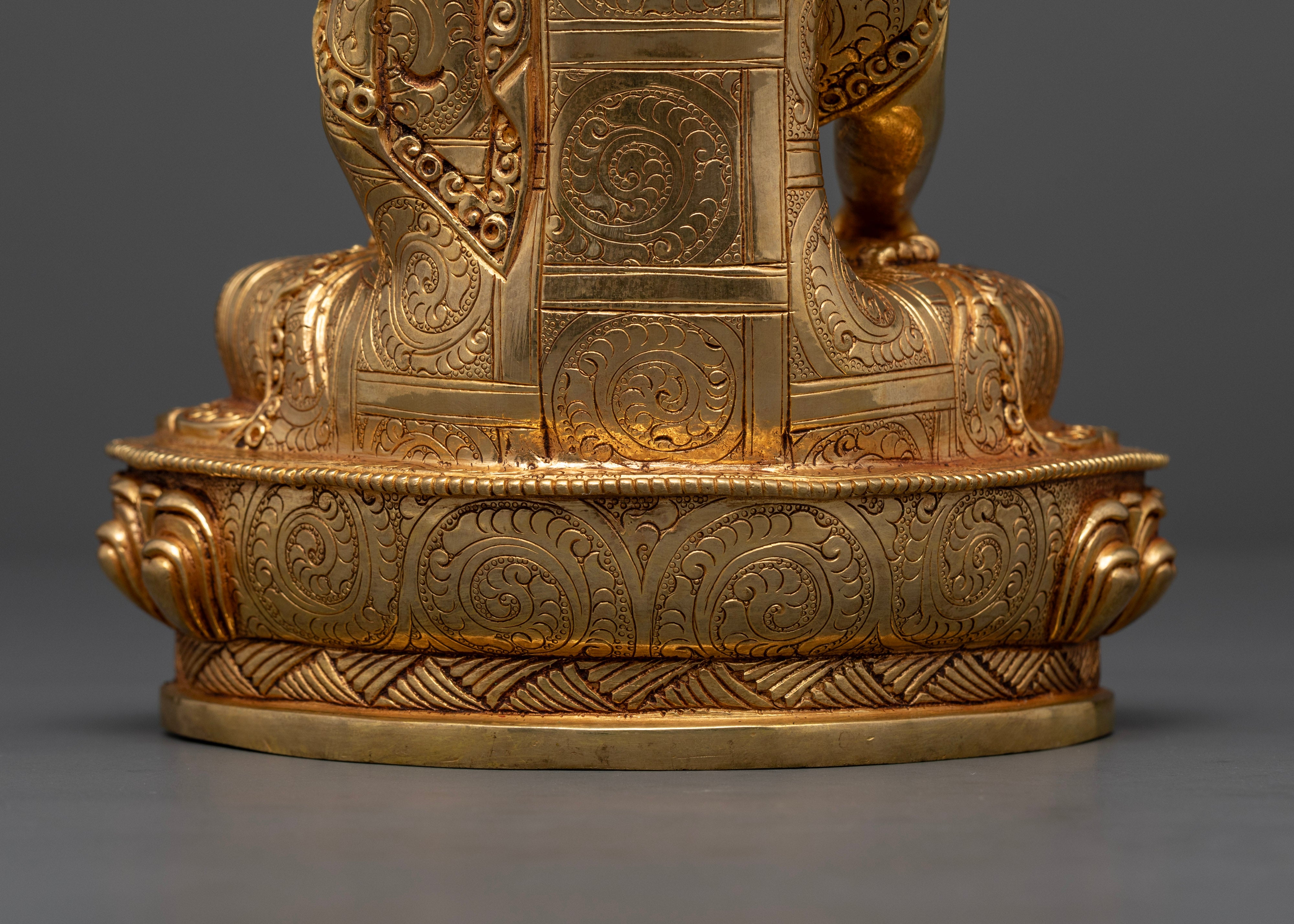 Captivating Buddha Statue: Icon of Calm and Harmony