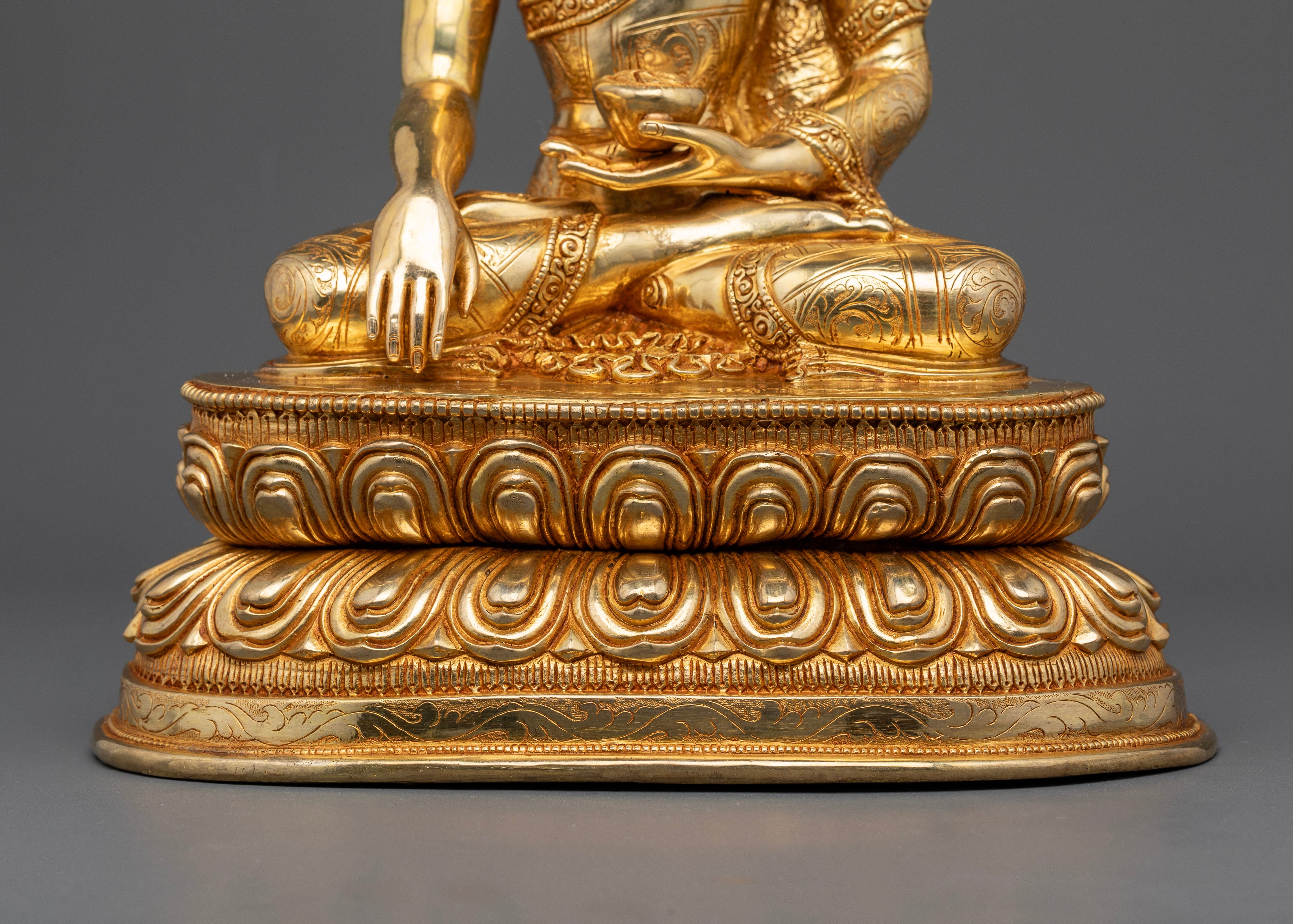 Buddha Shakyamuni Statue: Symbol of Enlightenment and Tranquility