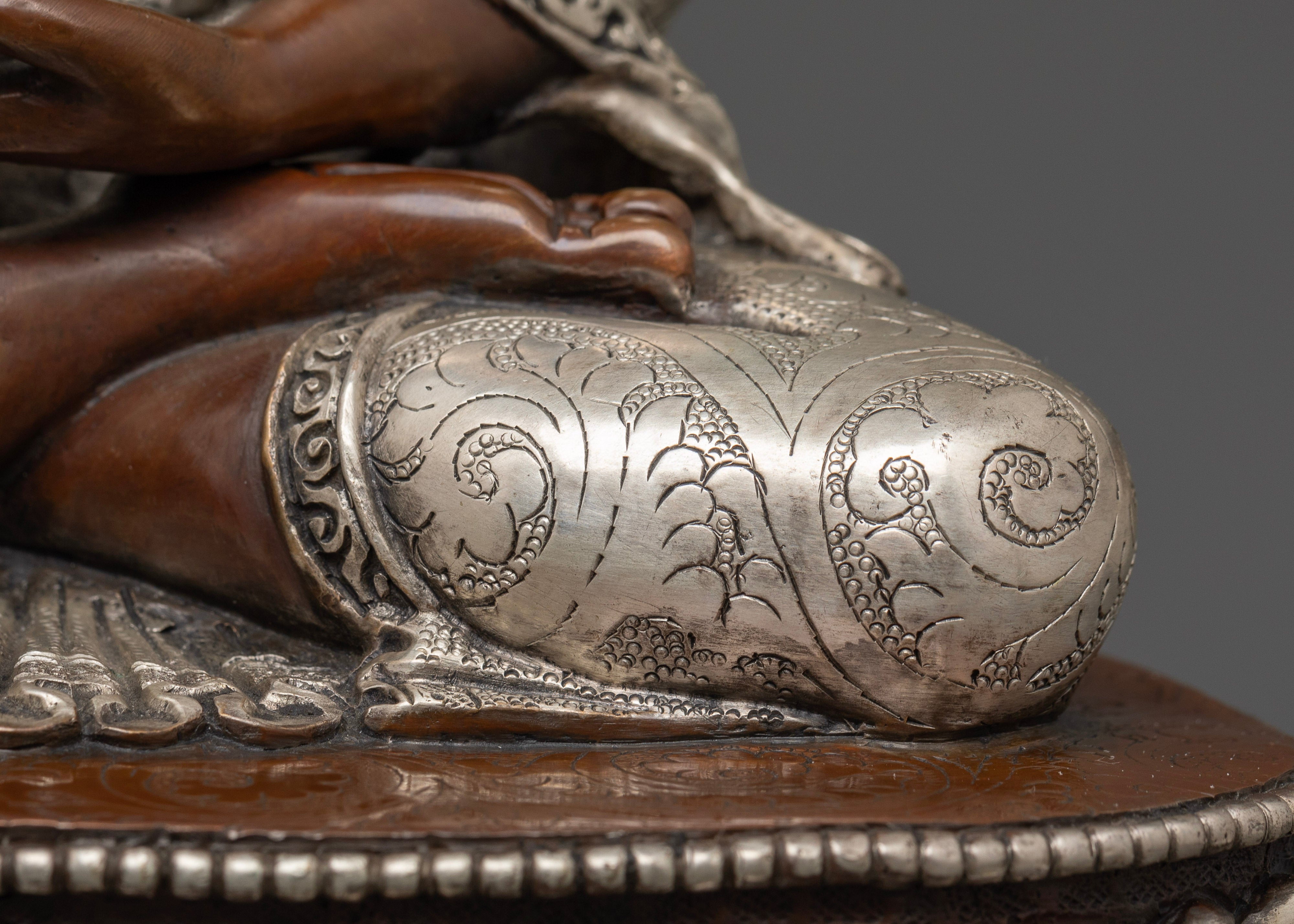 Antique Finish Shakyamuni Buddha Statue For Serenity and Focus