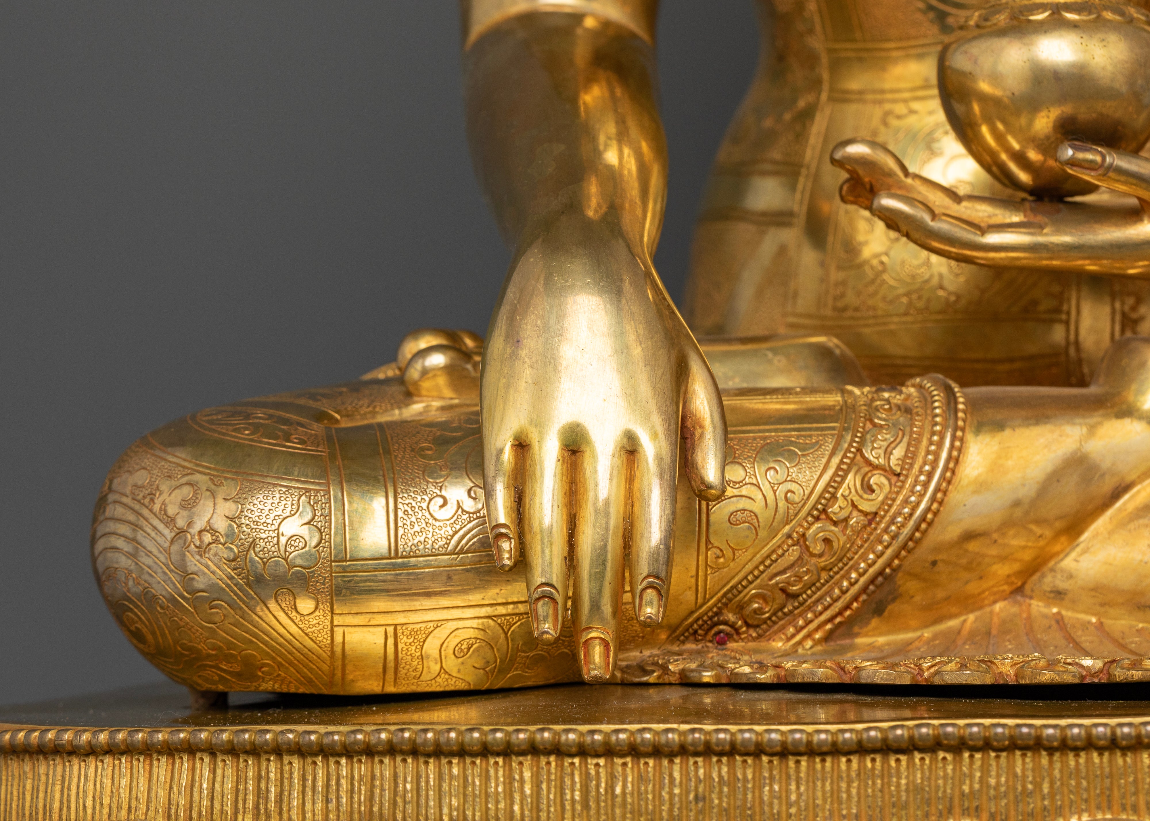 The Golden Beacon: Buddha Shakyamuni’s Illuminated Presence