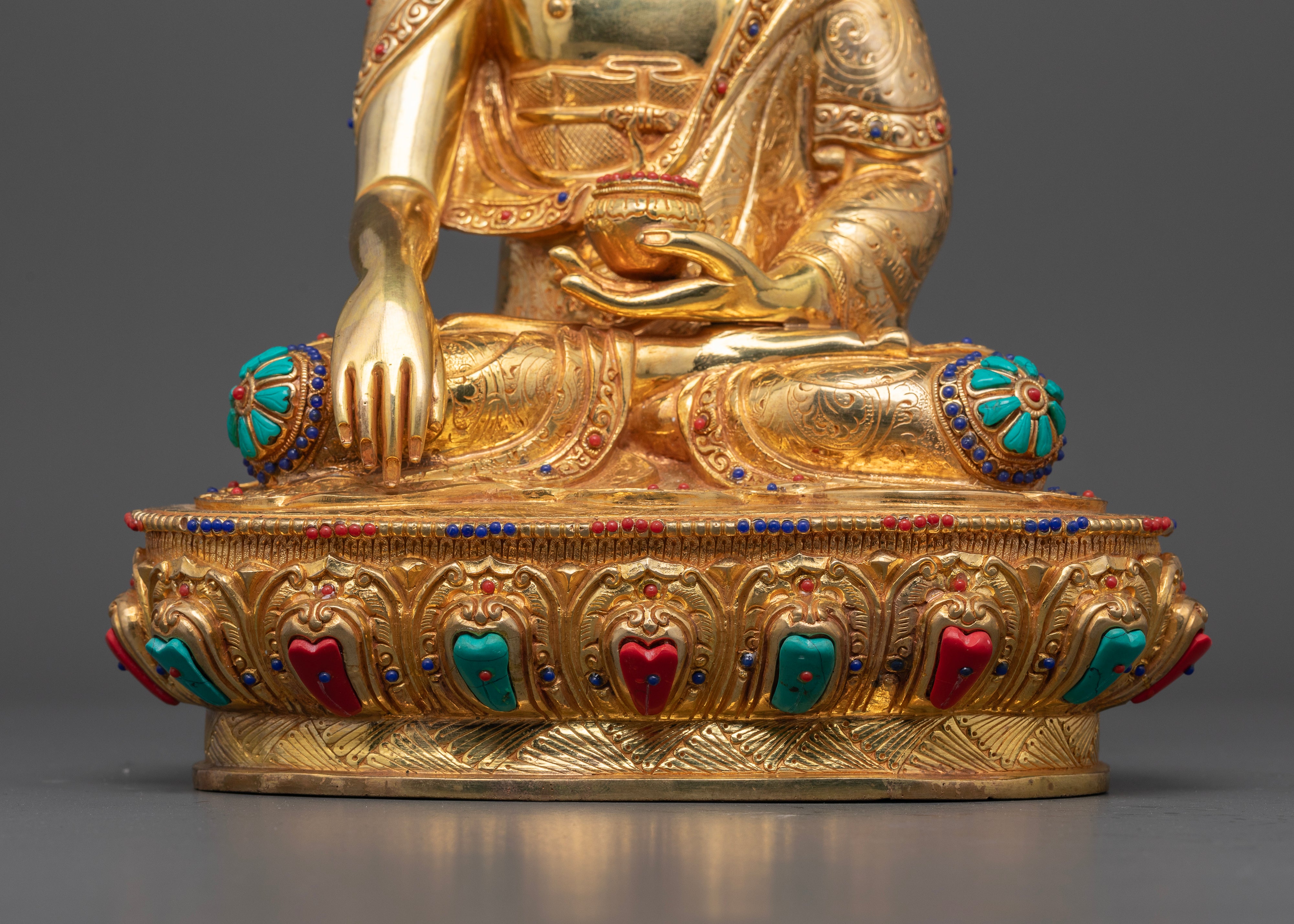 Shakyamuni Buddha: The Divine Manifestation of Tranquility