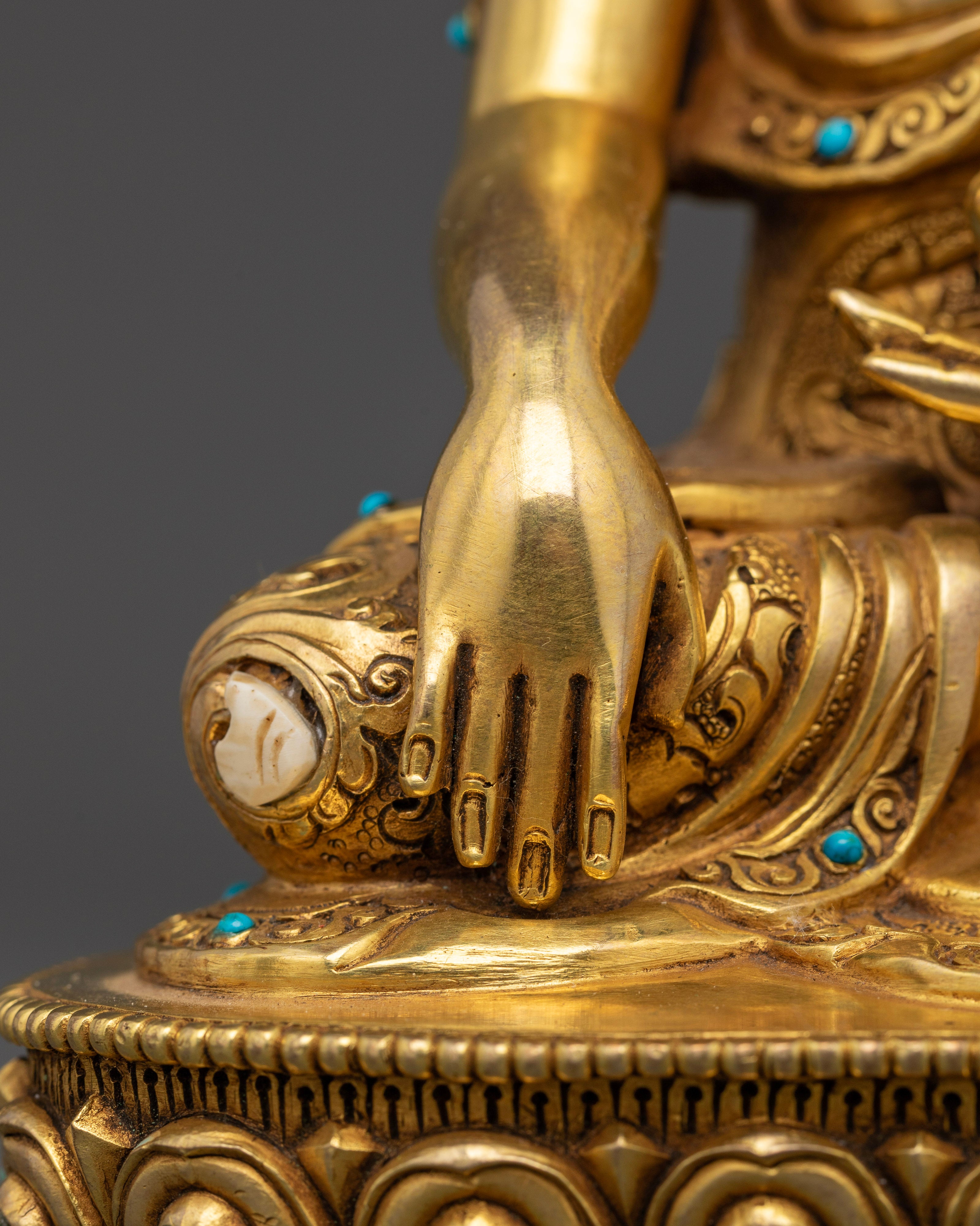 Shakyamuni Buddha : Embodiment of Spiritual Enlightenment