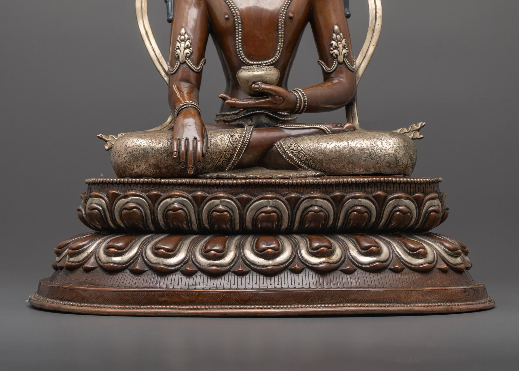 Crowned Shakyamuni Buddha Statue | Regal Enlightenment in Handcrafted