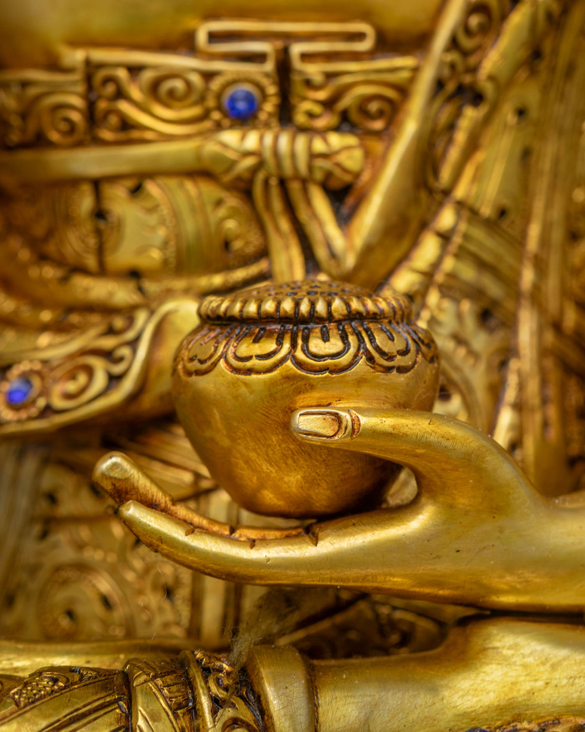 Shakyamuni Buddha Statue – Perfect Gift for Buddhist Practitioners