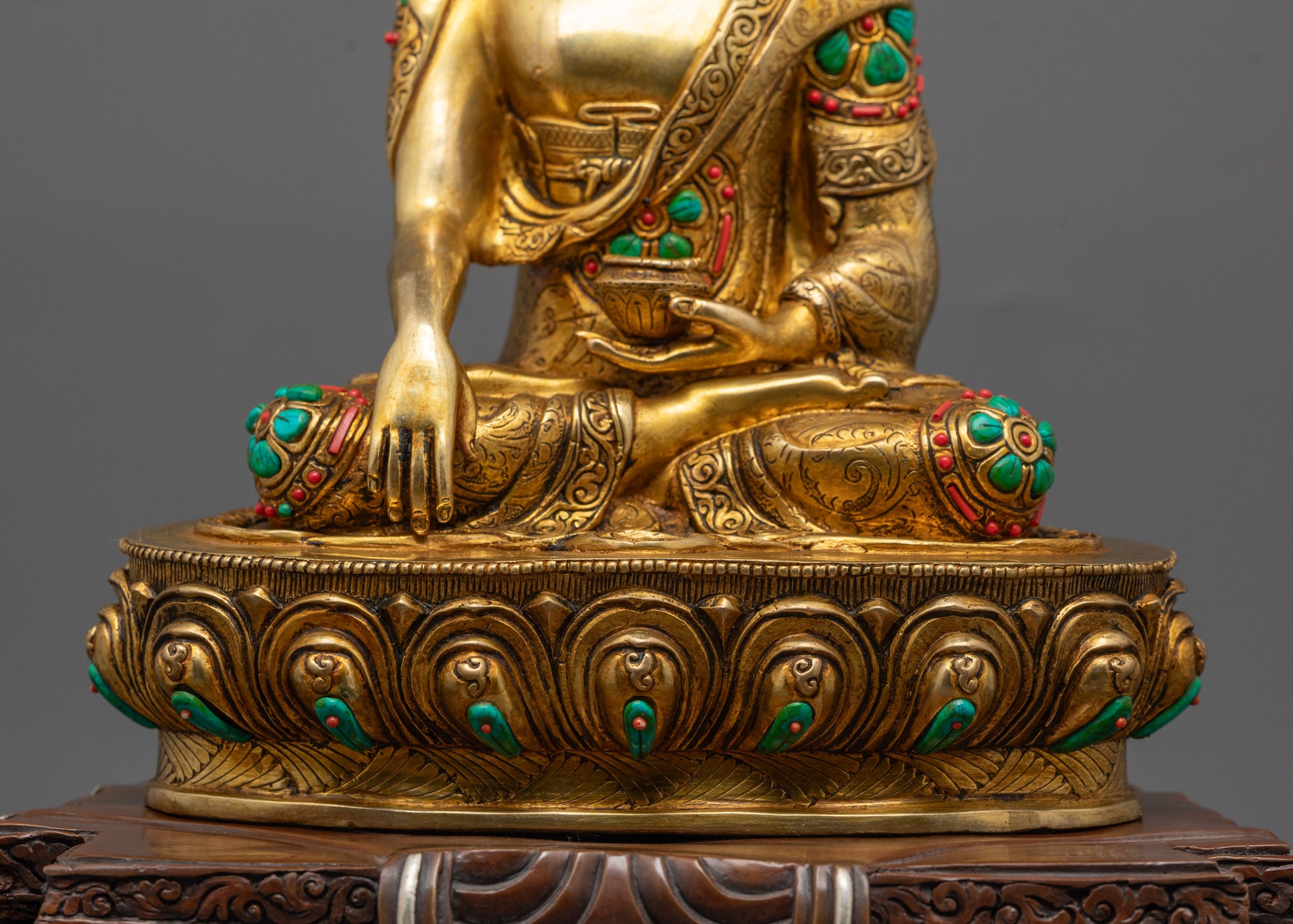 Buy Shakyamuni Buddha Statue | Fire-Gilded Spiritual Artwork