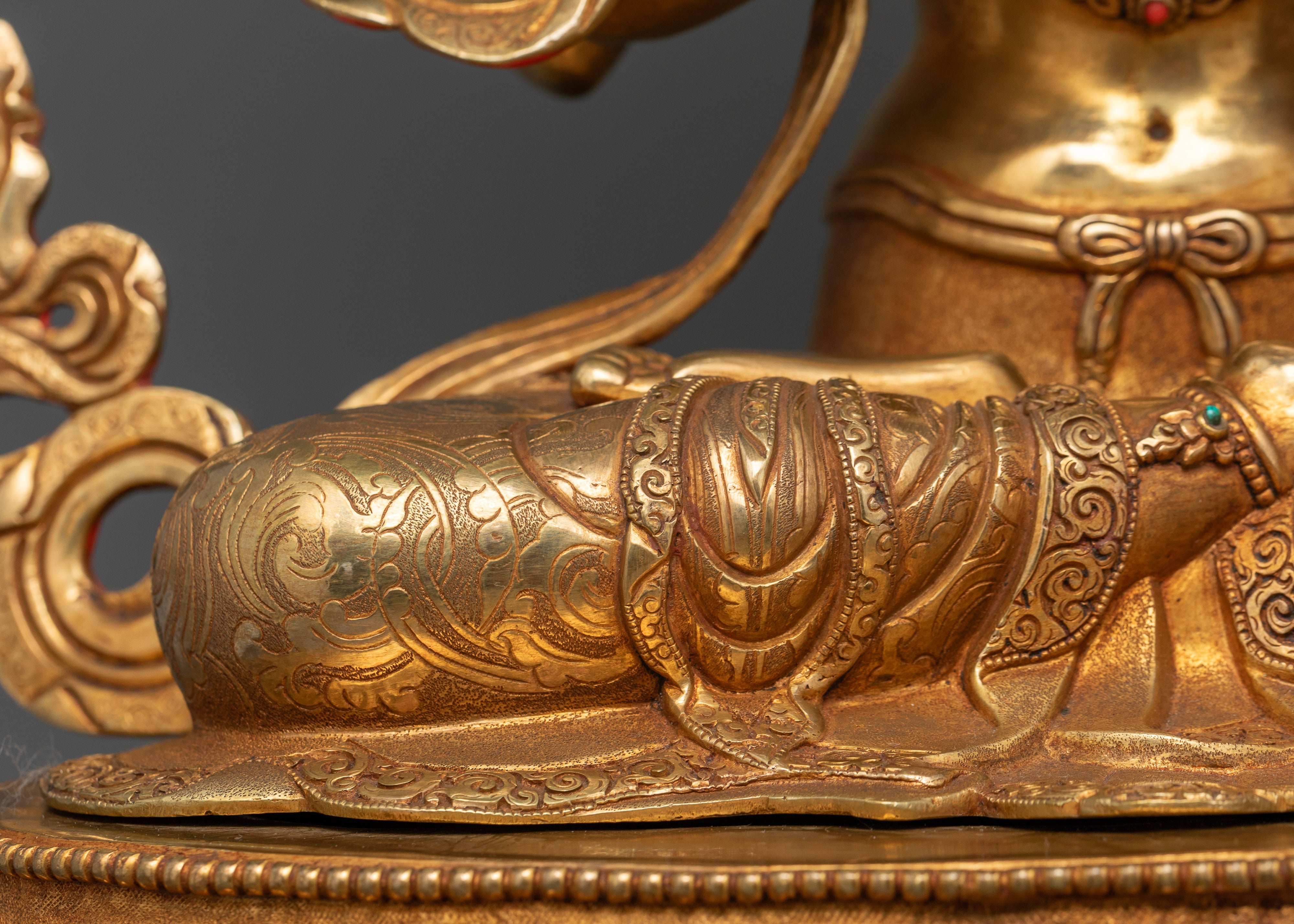 Four-Armed Chenrezig: Radiant Compassion with a Sacred Halo