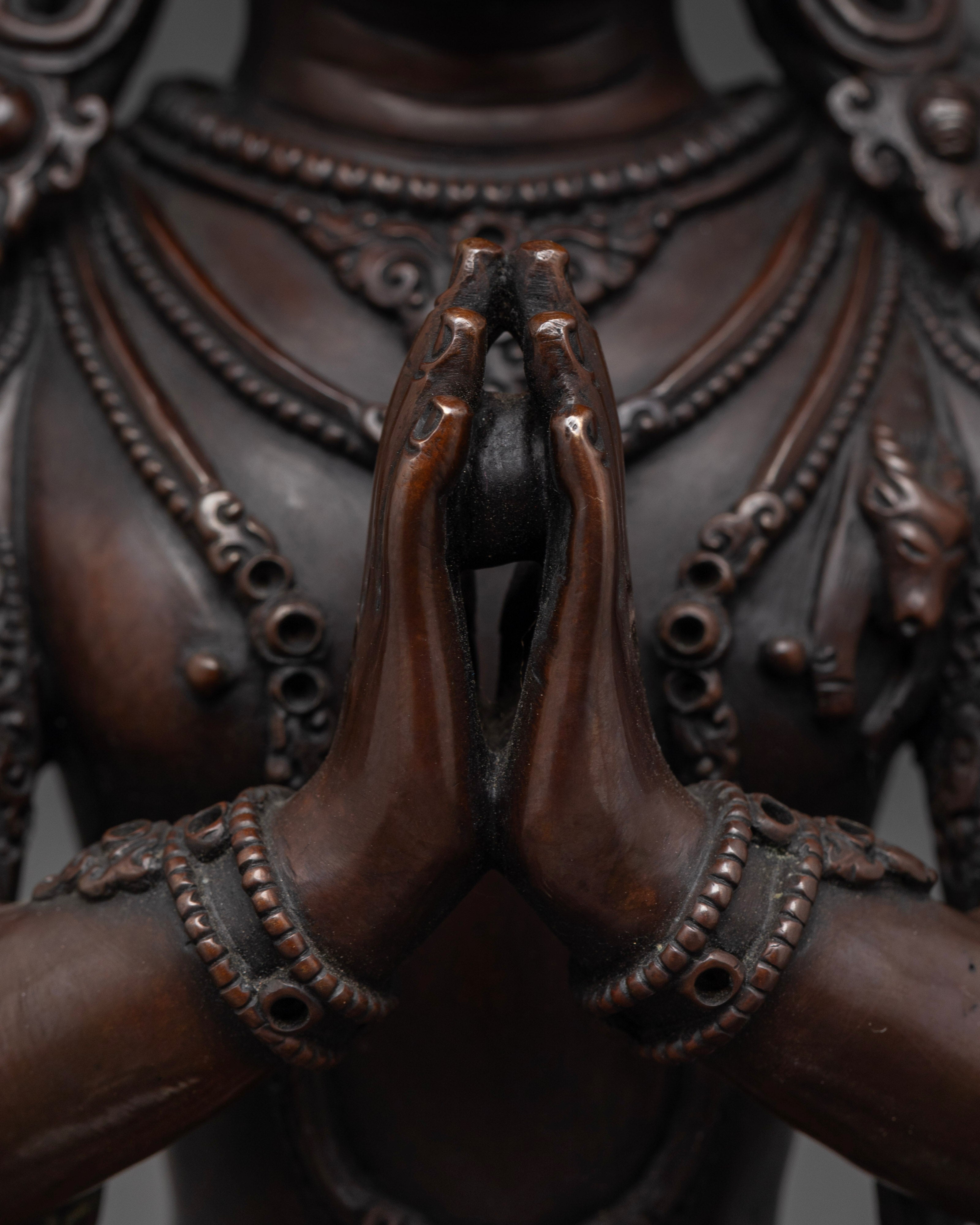 Oxidized Chenrezig Statue: Elegant Compassionate Art