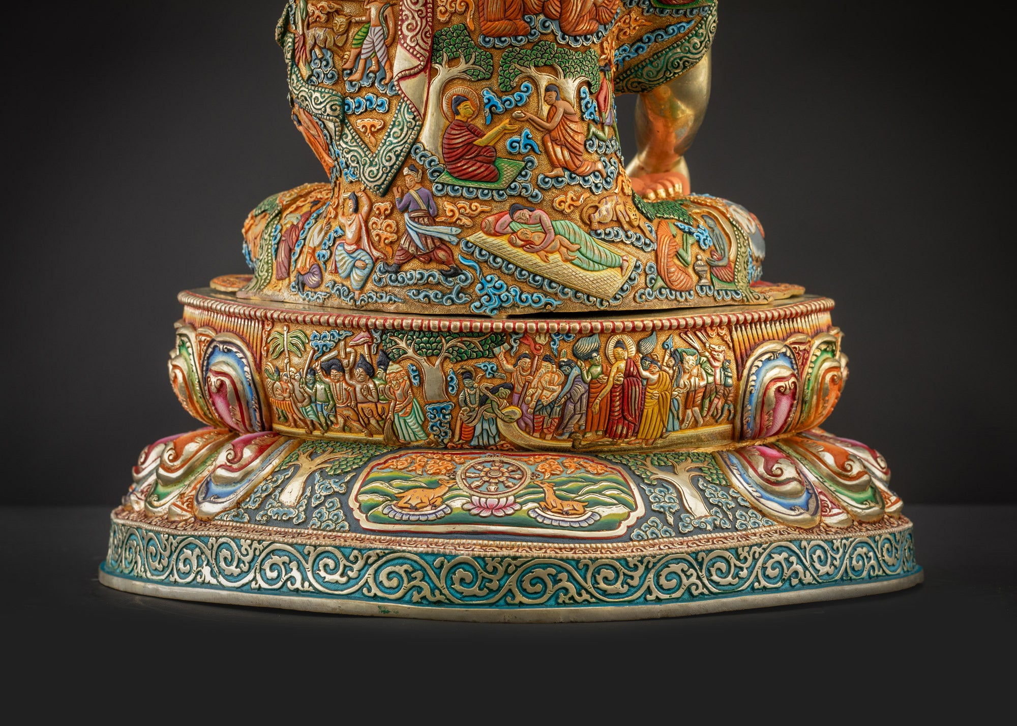 Detailed landscape shot Jowo Rinpoche statue seated on lotus seat back perspectivee