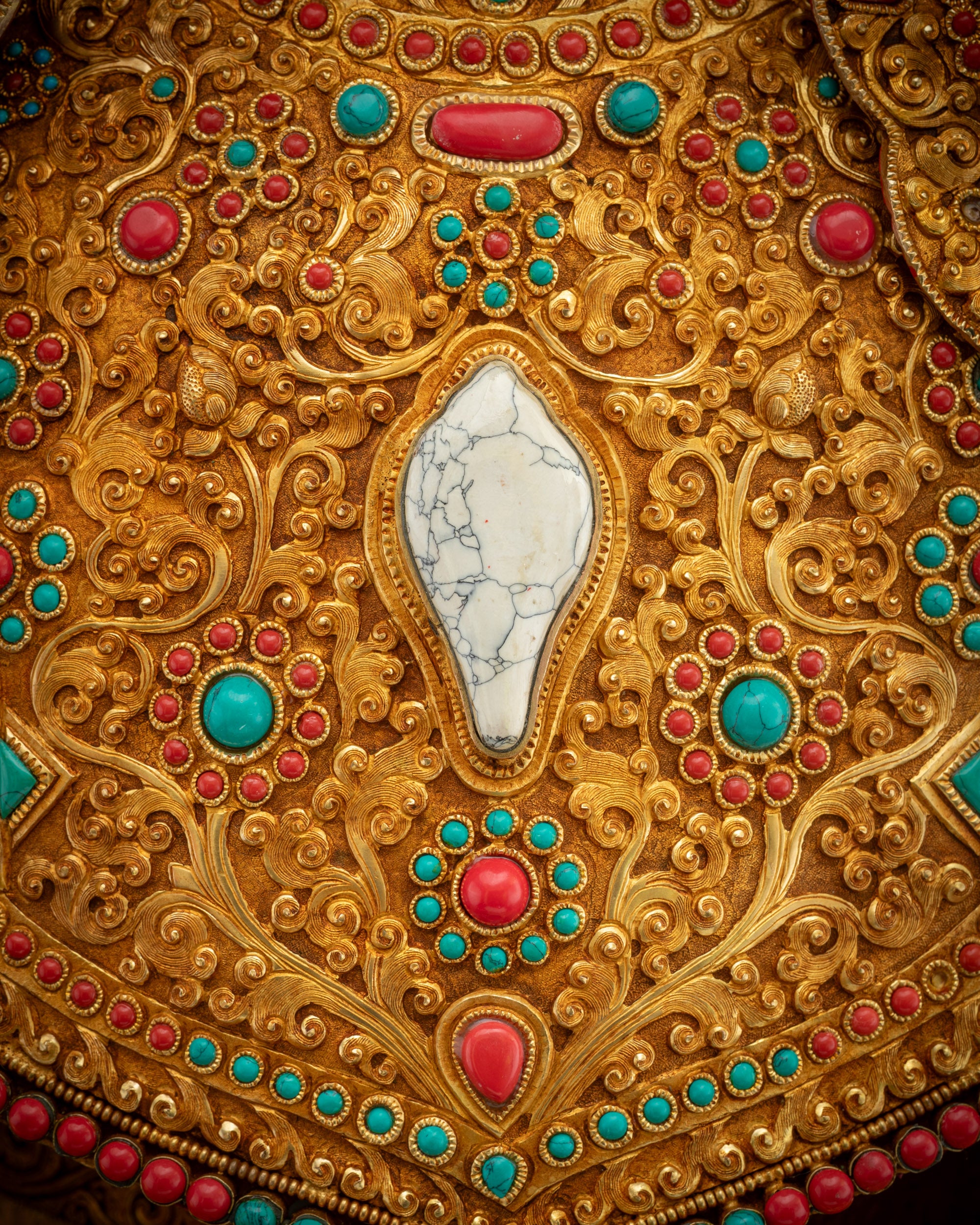 Detailed necklace Conch Shell sacred Buddhist symbol with gemstone devotional details