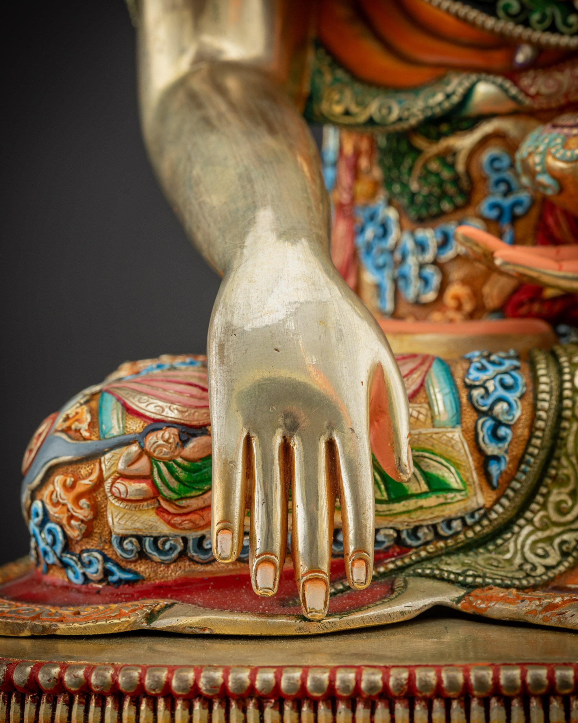 Detailed shot of Earth-Touching mudra hand Jowo Rinpoche Shakyamuni statue