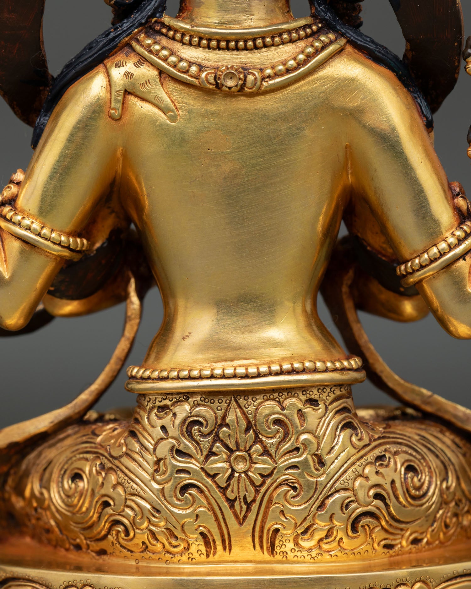 Four-Armed Chenrezig Statue – Tibetan Buddhist Sacred Figure