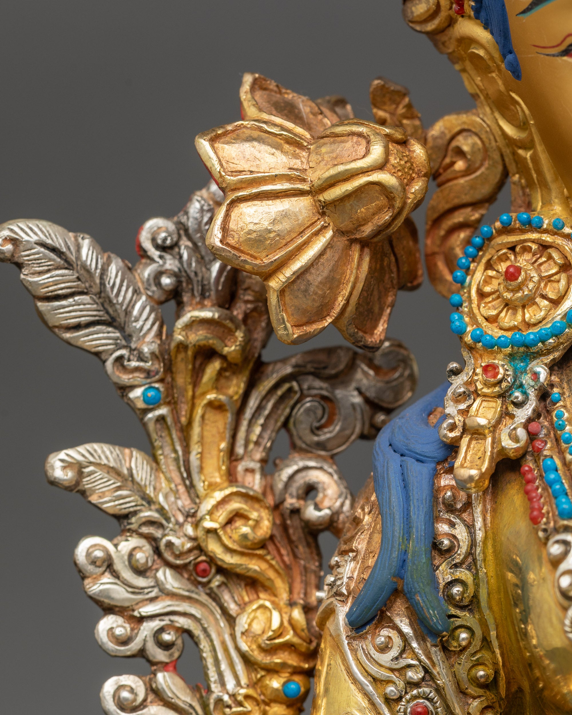 Seven-Eyed Drolma Karpo Statue | Handcrafted Longevity Deity Figurine