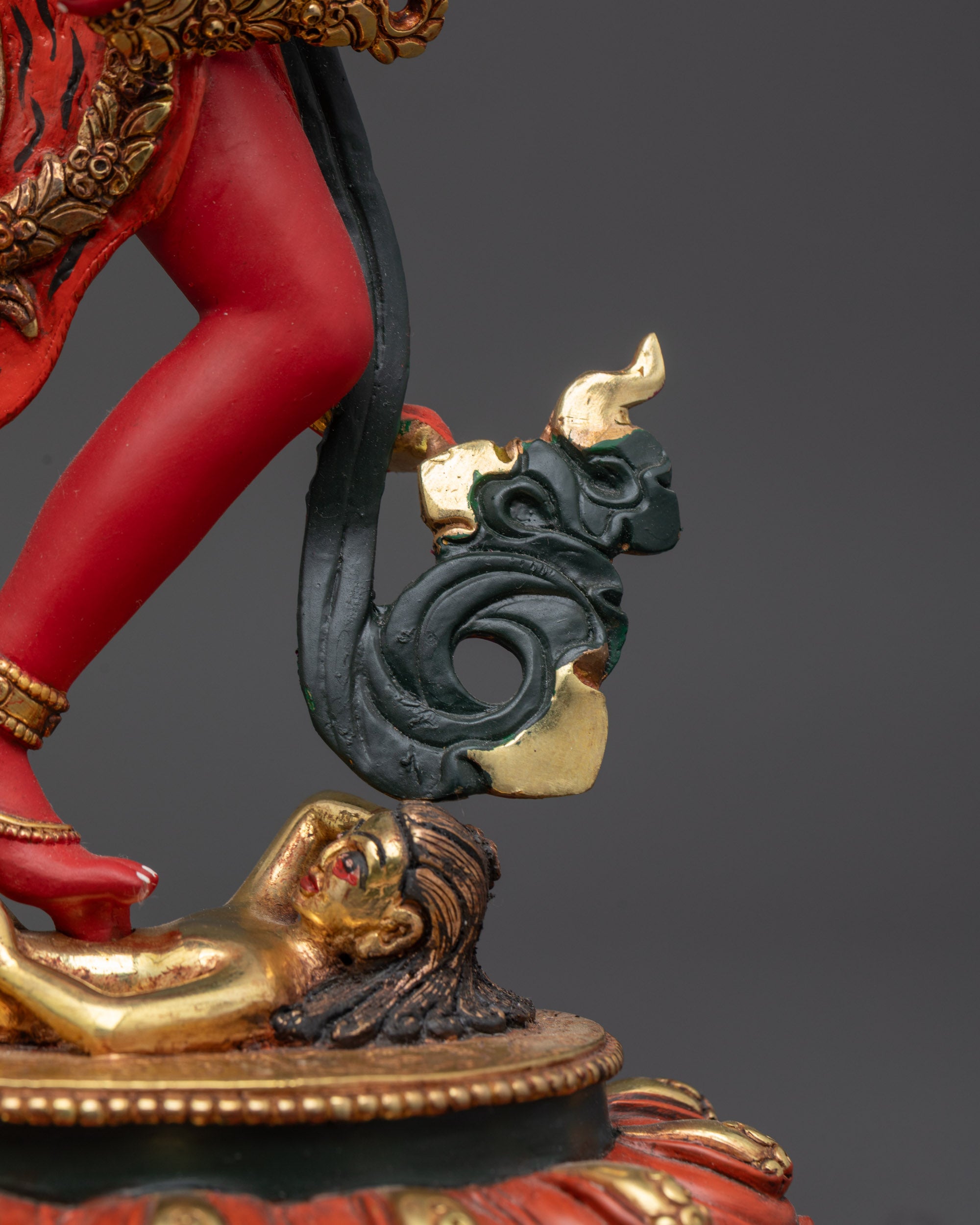 Fierce Dakini Kurukulla Statue | Traditional Himalayan Buddhist Artwork