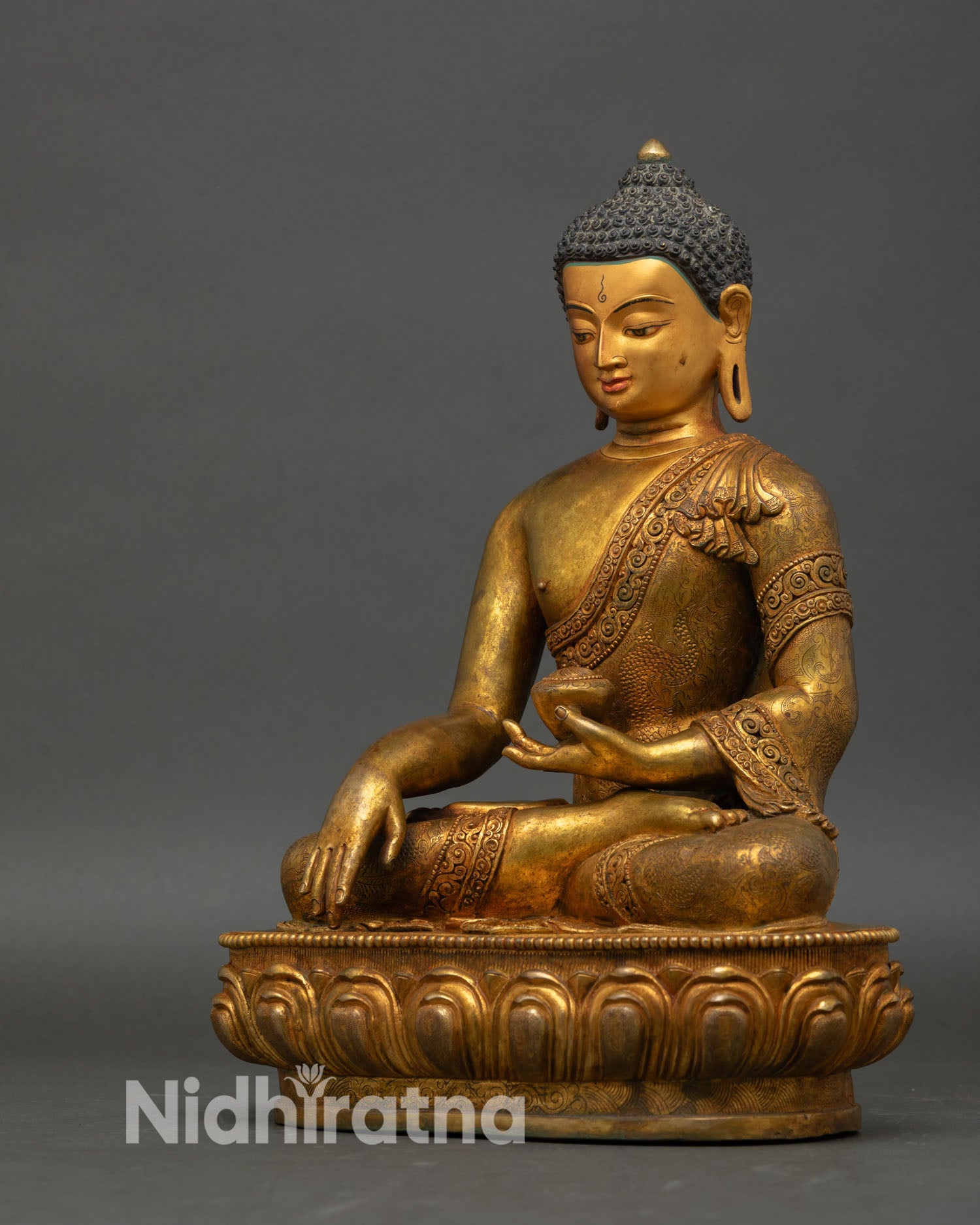 Antique Shakyamuni Buddha Statue | Traditional Buddhist Artwork