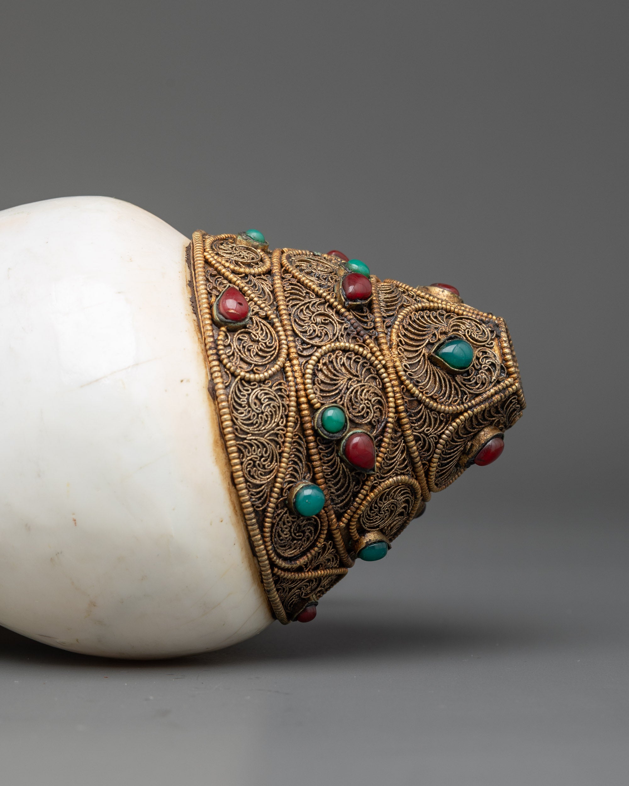 Handcrafted Conch Shell for Tibetan Ritual Decor