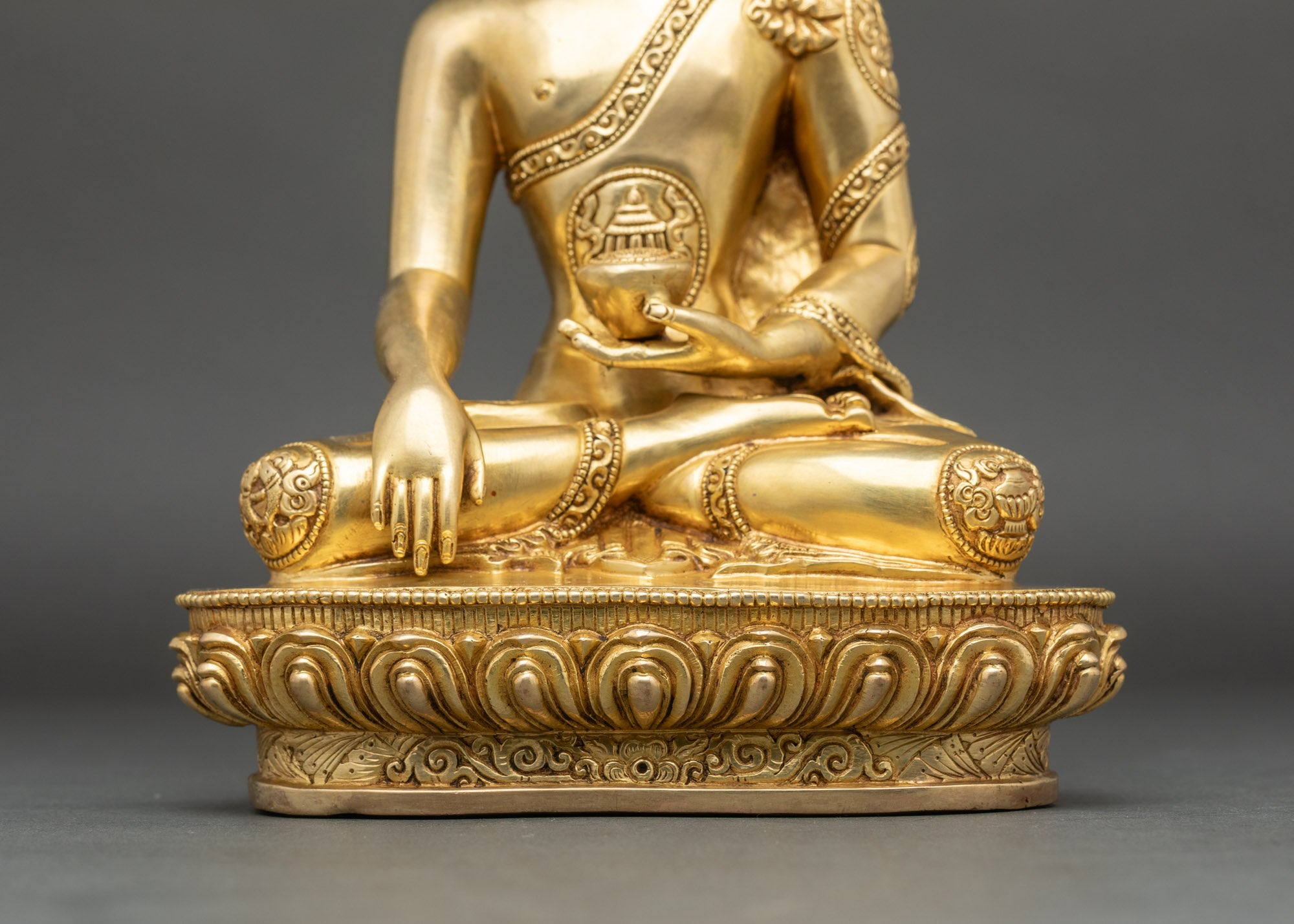 Shakyamuni Buddha Statue - Symbol of Enlightenment and Peace