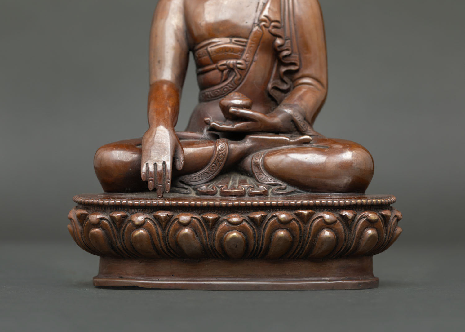 Buddha Shakyamuni Statue | Symbol of Enlightenment And Peace
