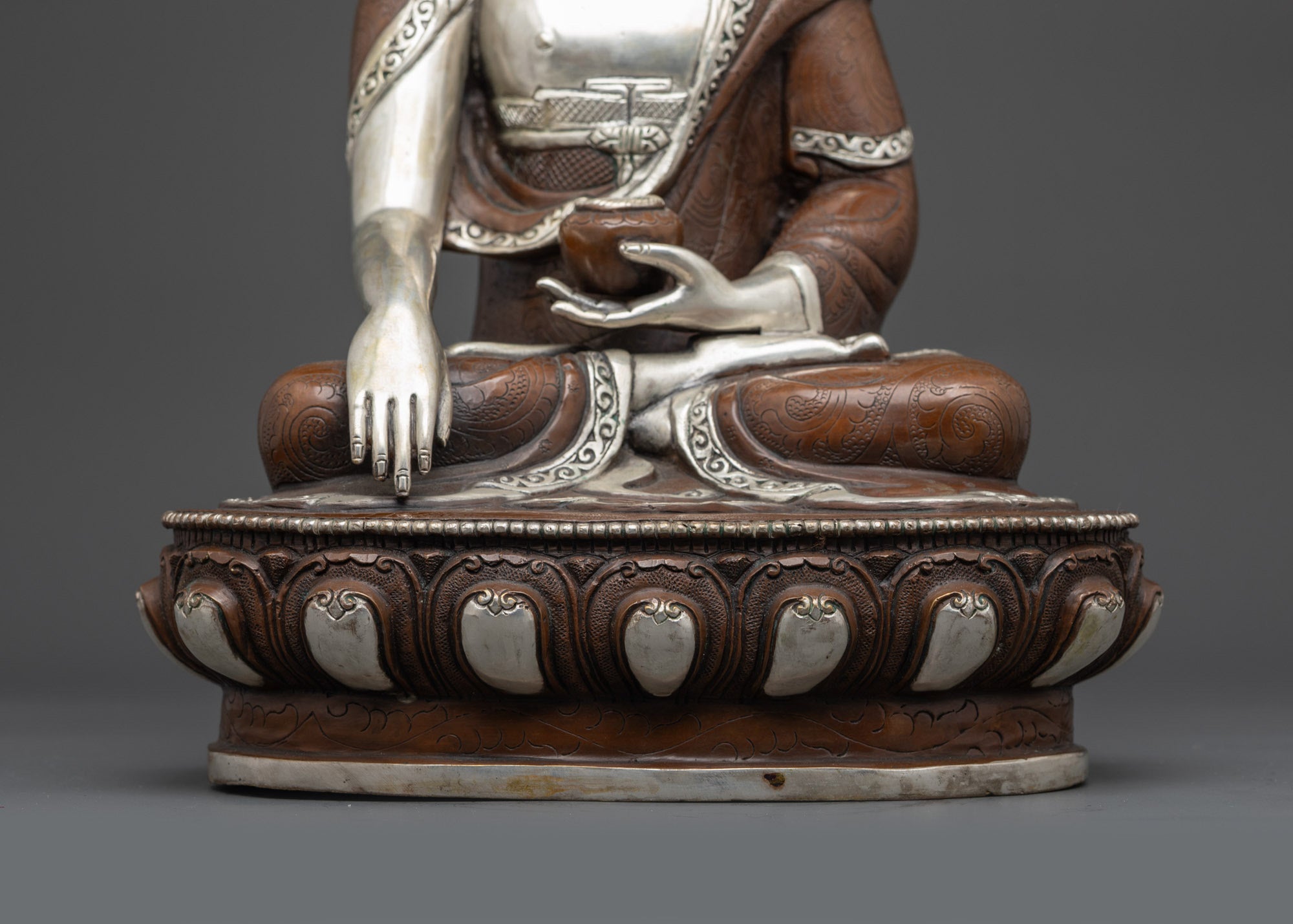 Buddha Shakyamuni Statue
