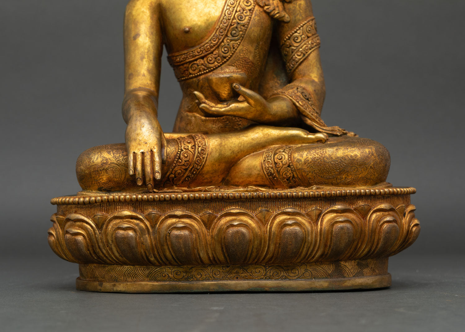Antique Shakyamuni Buddha Statue | Traditional Buddhist Artwork
