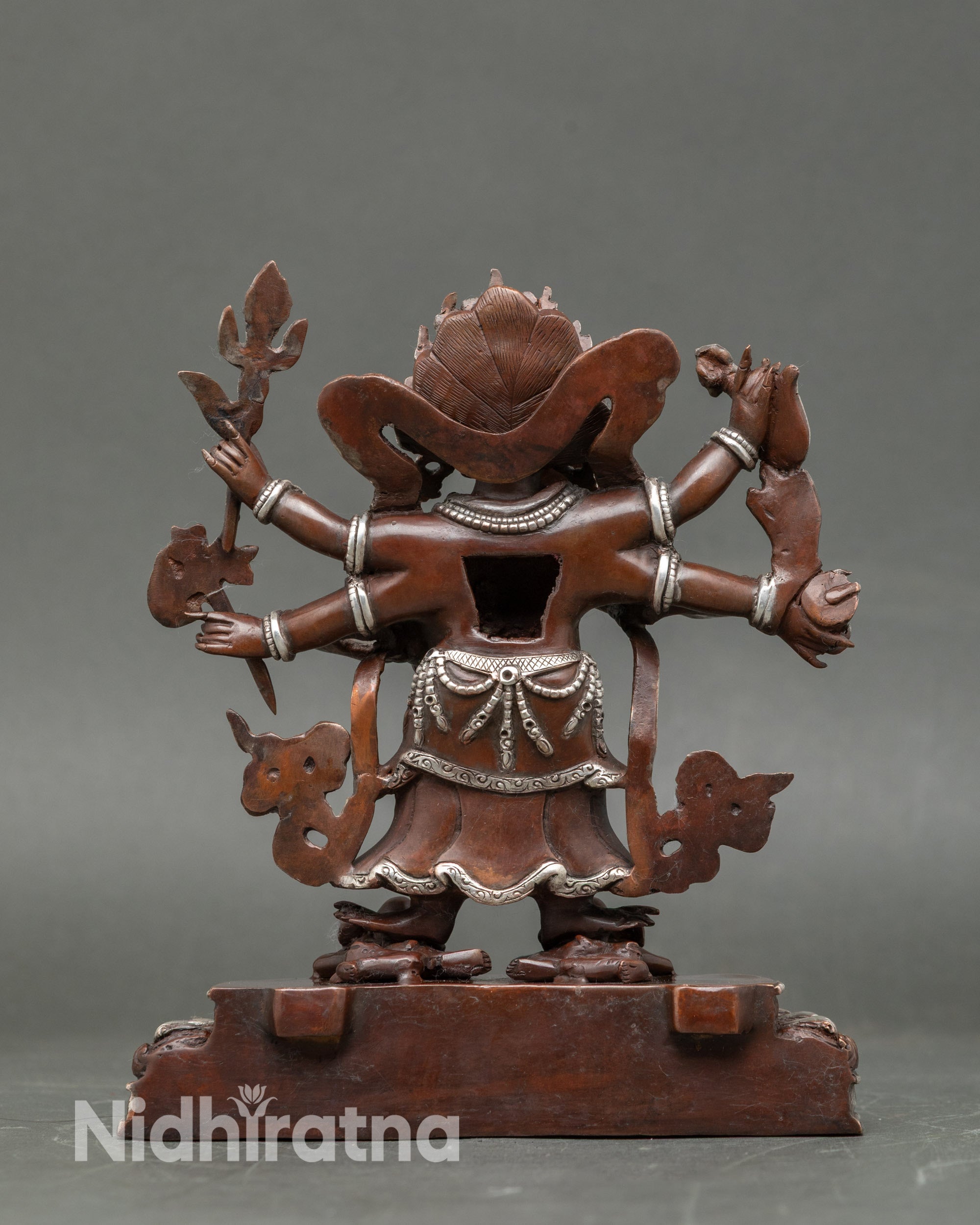 Back view White Mahakala statue, lotus seat, oxidized and silver-plated copper, Newari handmade