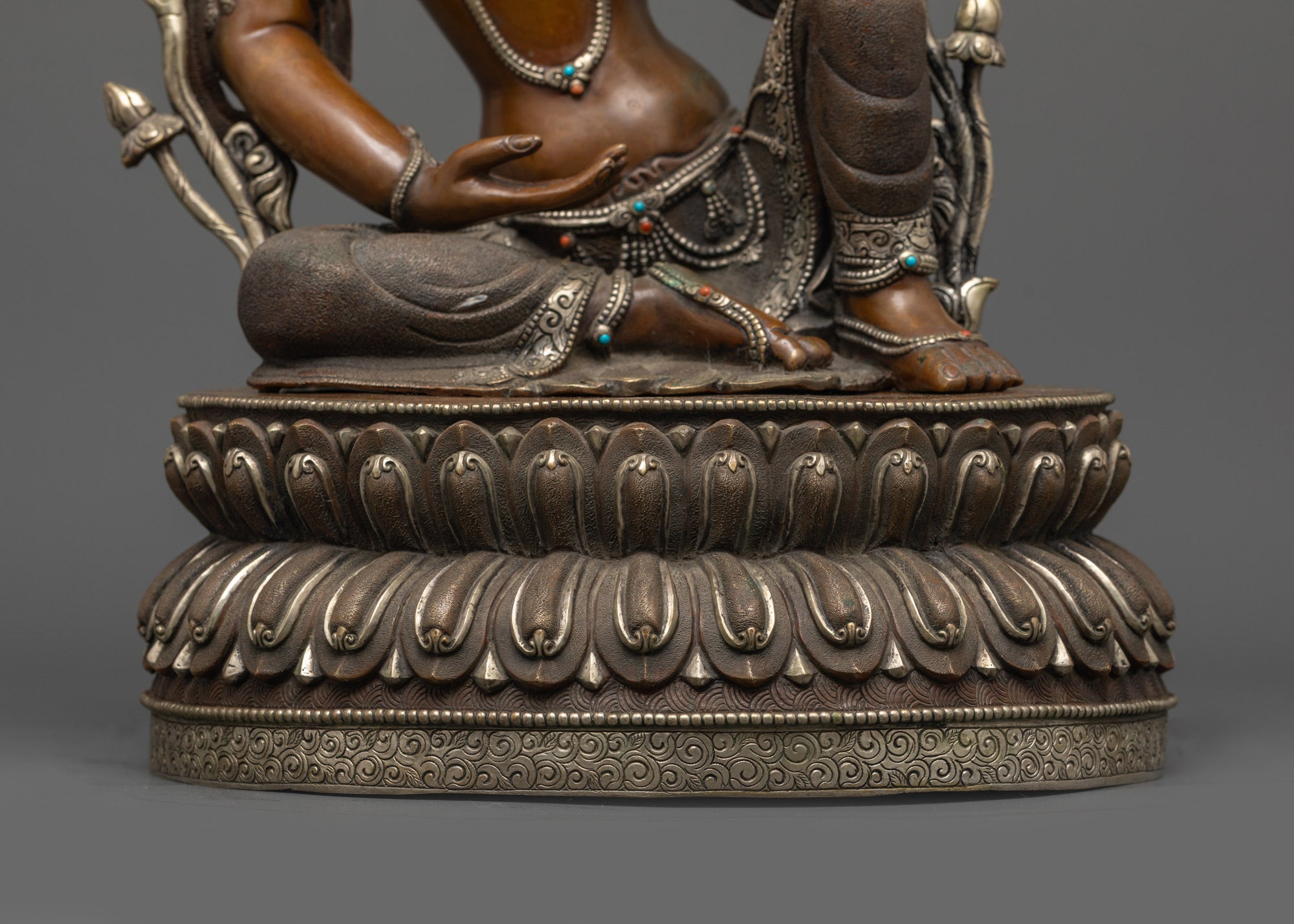 Calm Avalokiteshvara Statue | Oxidized Buddha of Mercy & Peace
