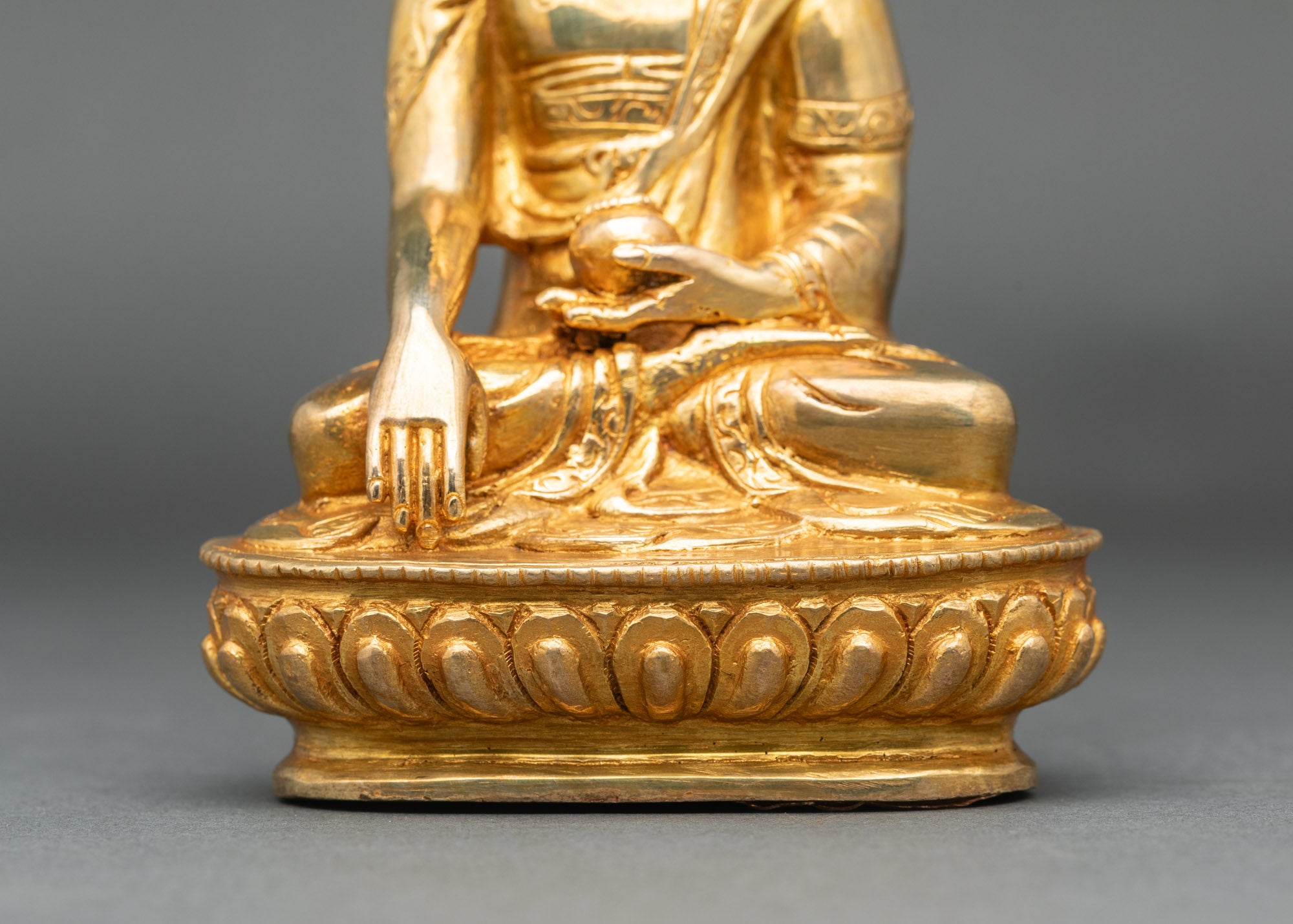 Enlightened Buddha Shakyamuni Statue for Meditation Practice
