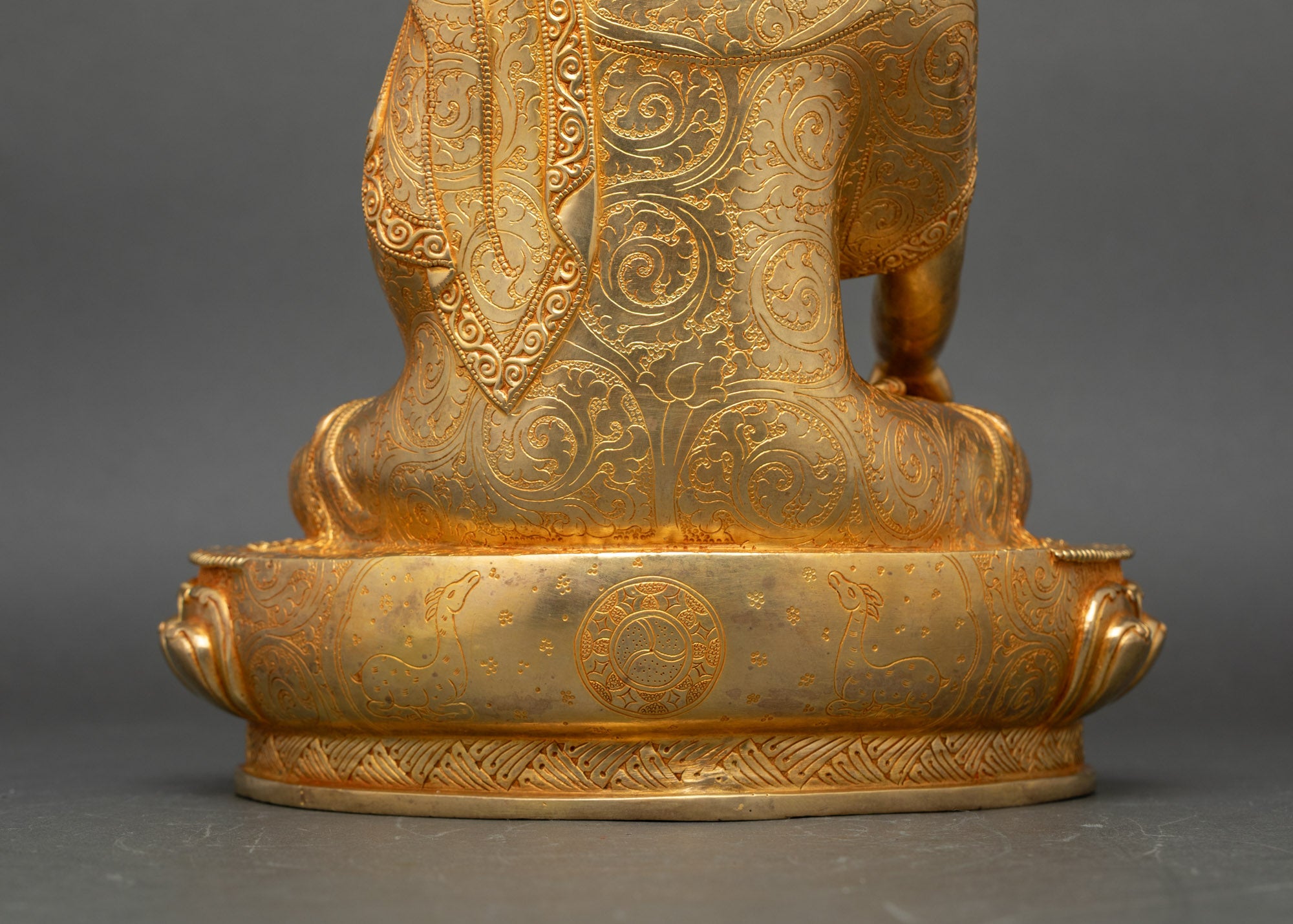 Shakyamuni Buddha Statue - Symbol of Enlightenment and Serenity