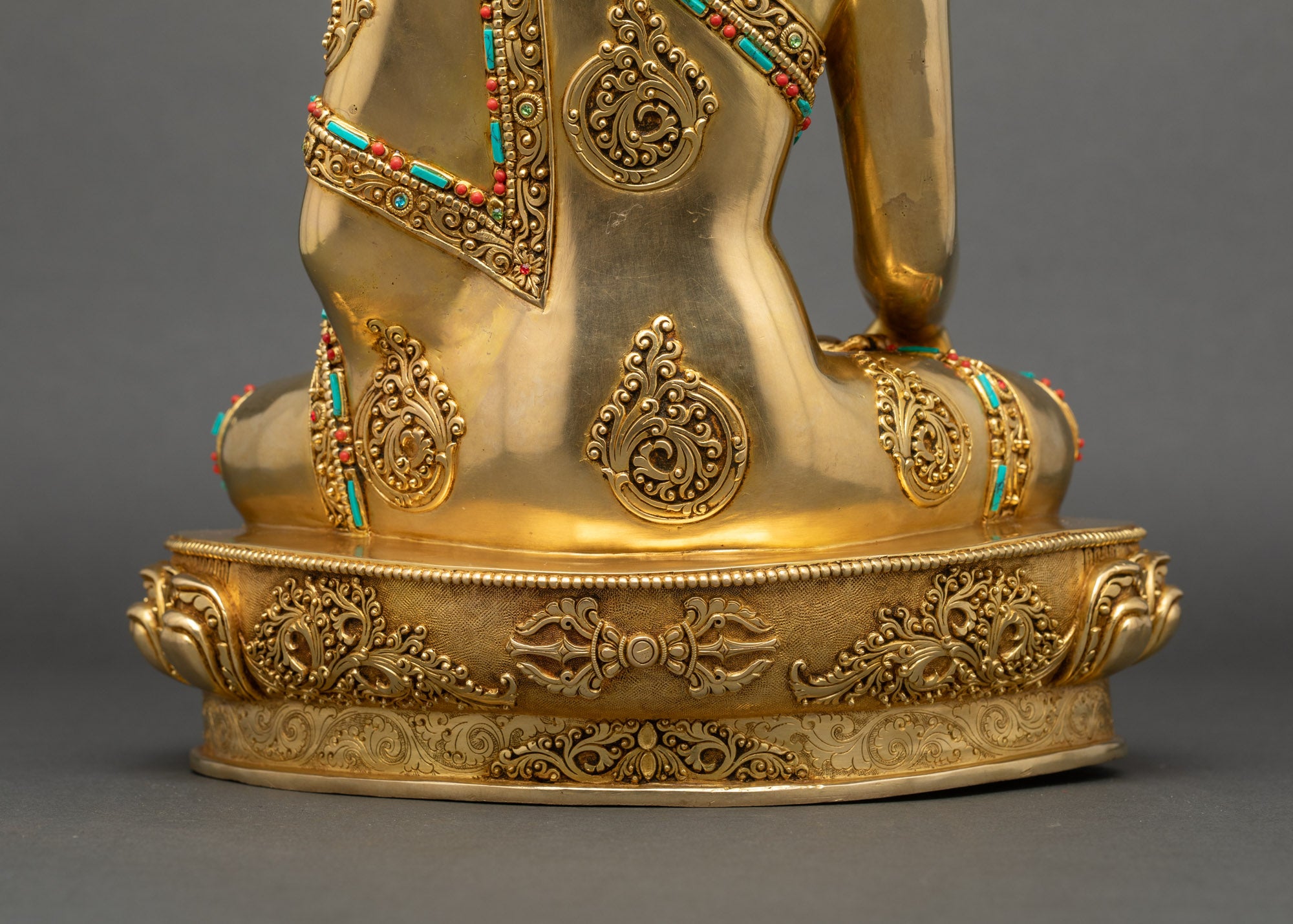 Peaceful Buddha Altar Statue | Handcrafted Spiritual Sculpture