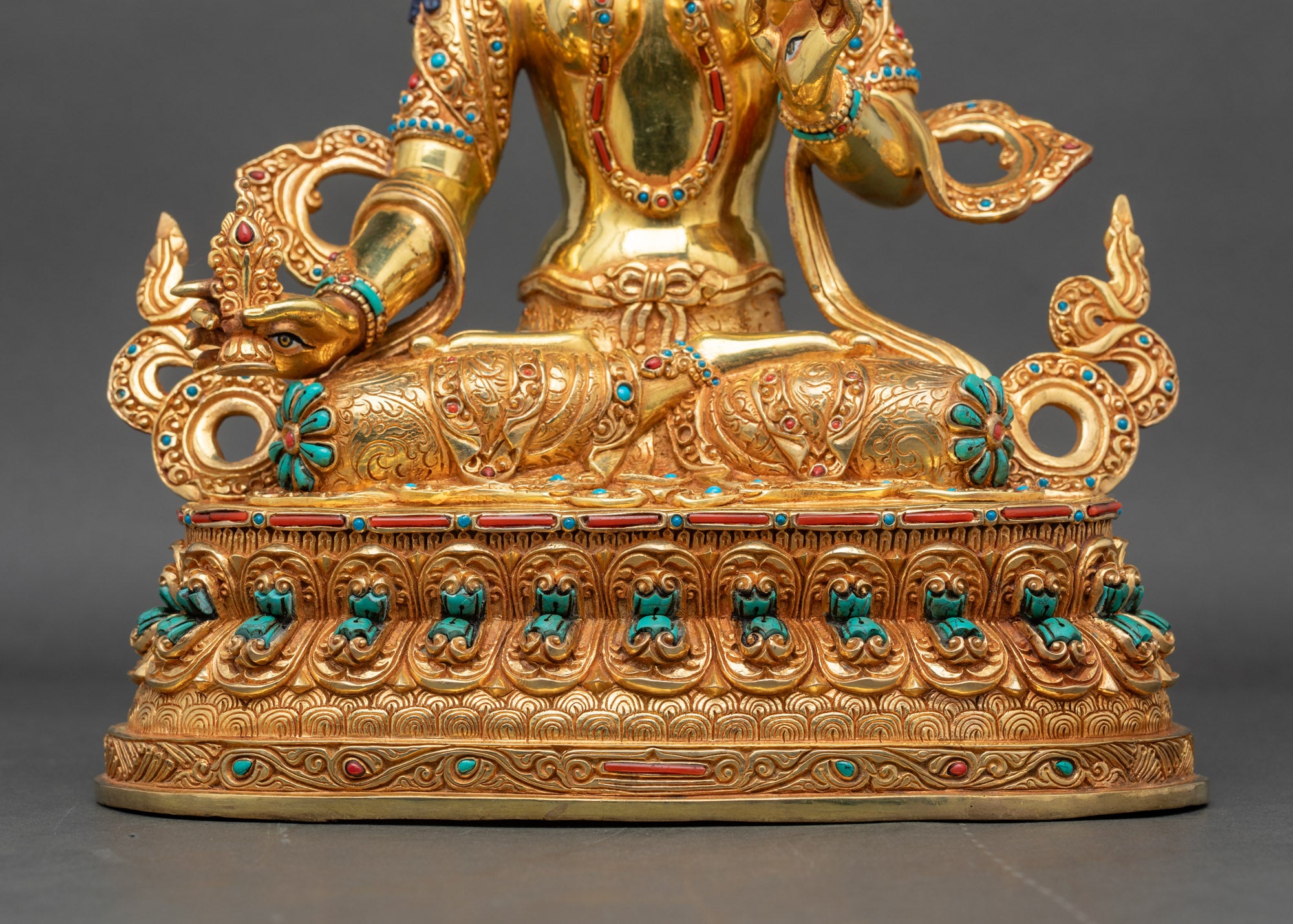 Ushnisha Sitatapatra Statue | High-Quality Decorative Sculpture