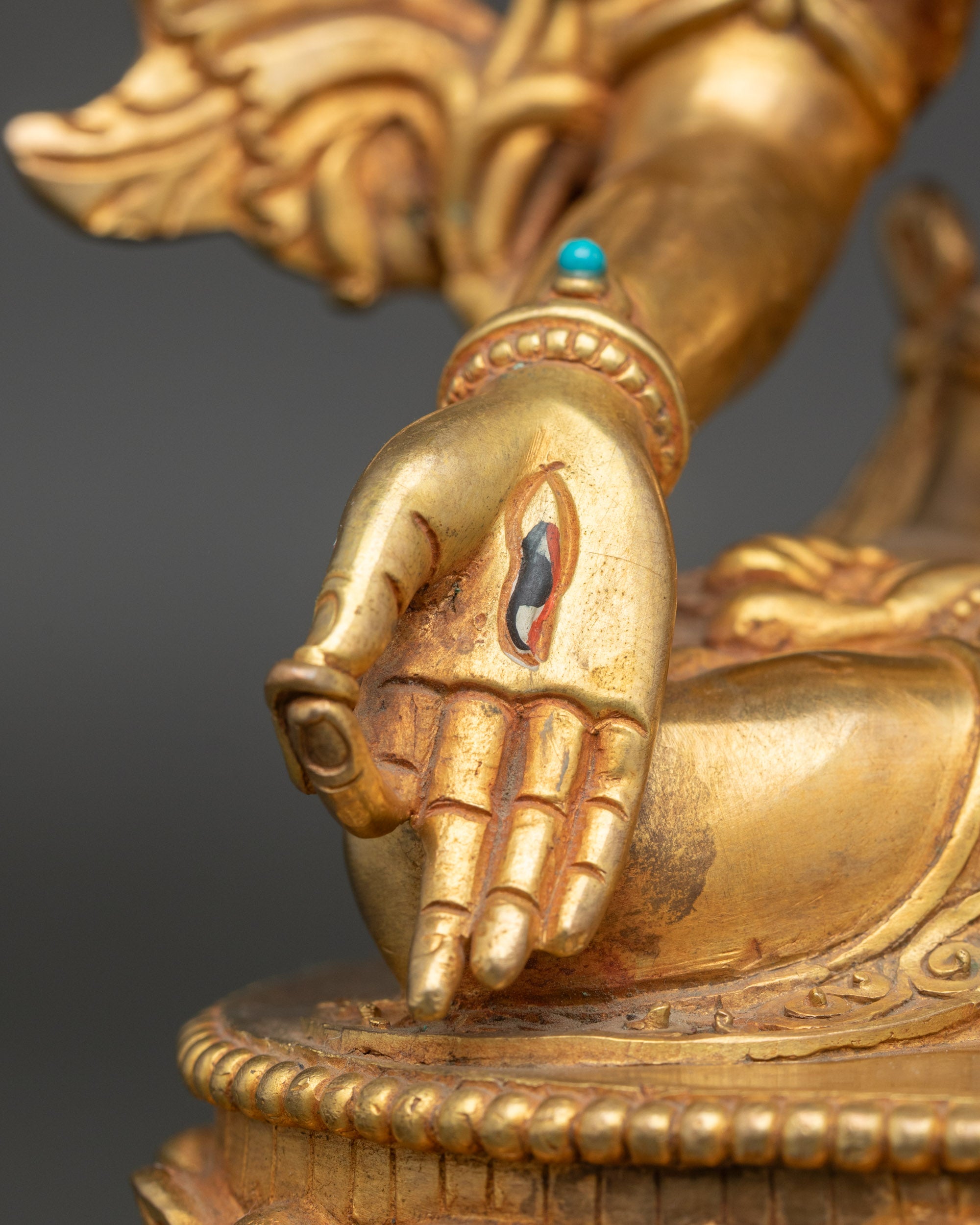 White Tara Statue – Elegant Deity for Healing and Spiritual Practice