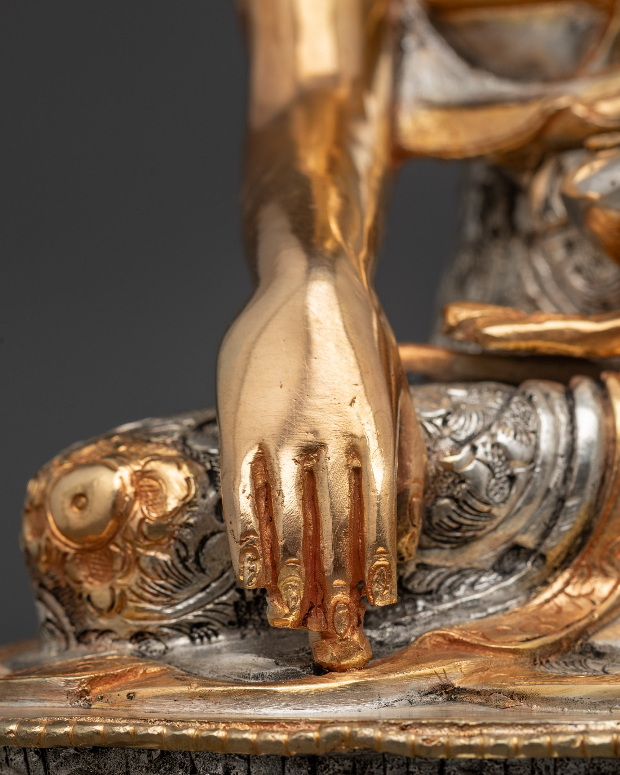 Crowned Shakyamuni Buddha Statue