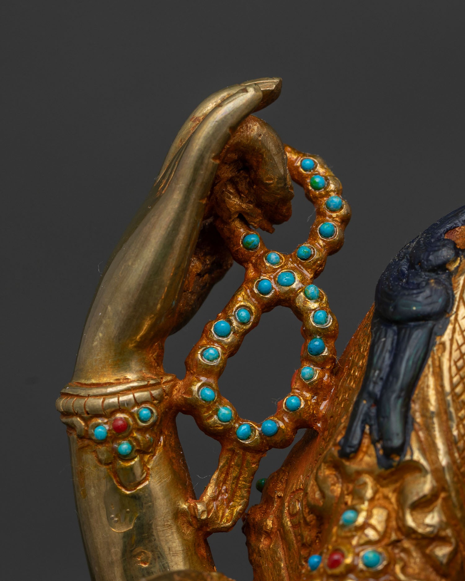 Avalokiteshvara (Chenrezig) Statue – Traditional Newari Artistry