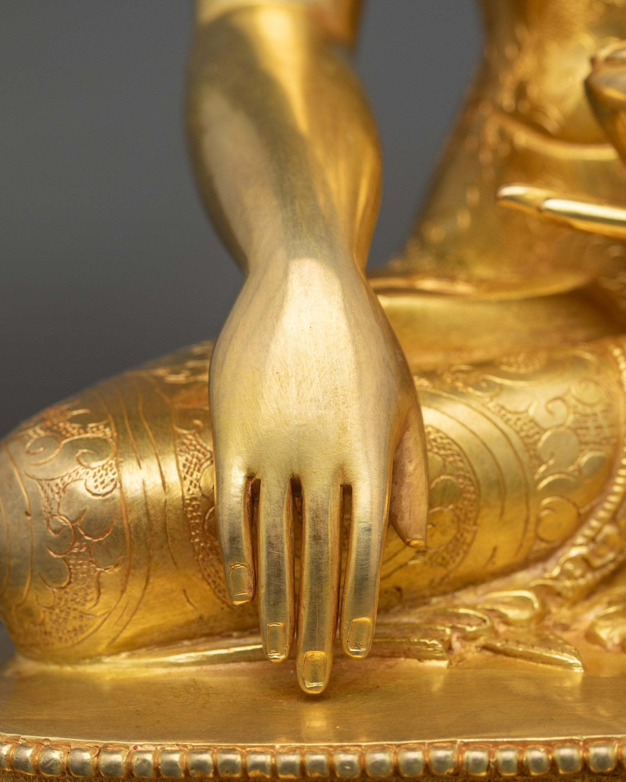 Radiant Shakyamuni Buddha Statue | Buddhist Sculpture for Serenity