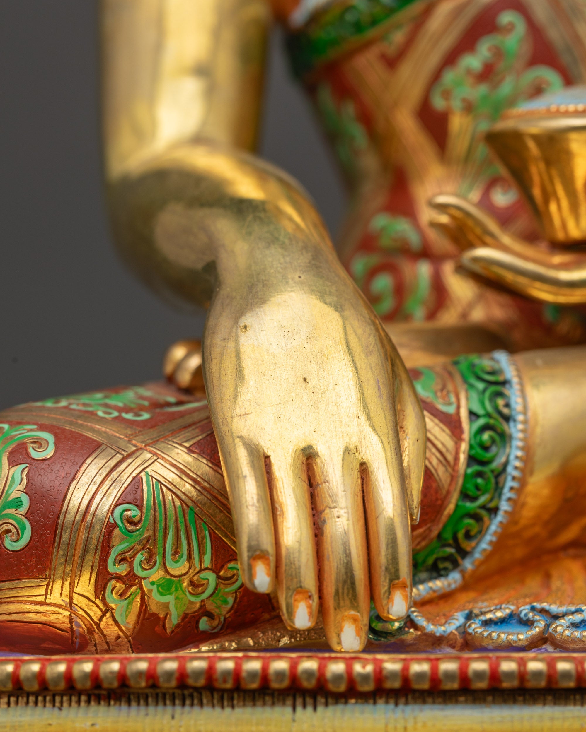 Elegant Shakyamuni Buddha Statue | Symbol of Enlightenment & Wisdom