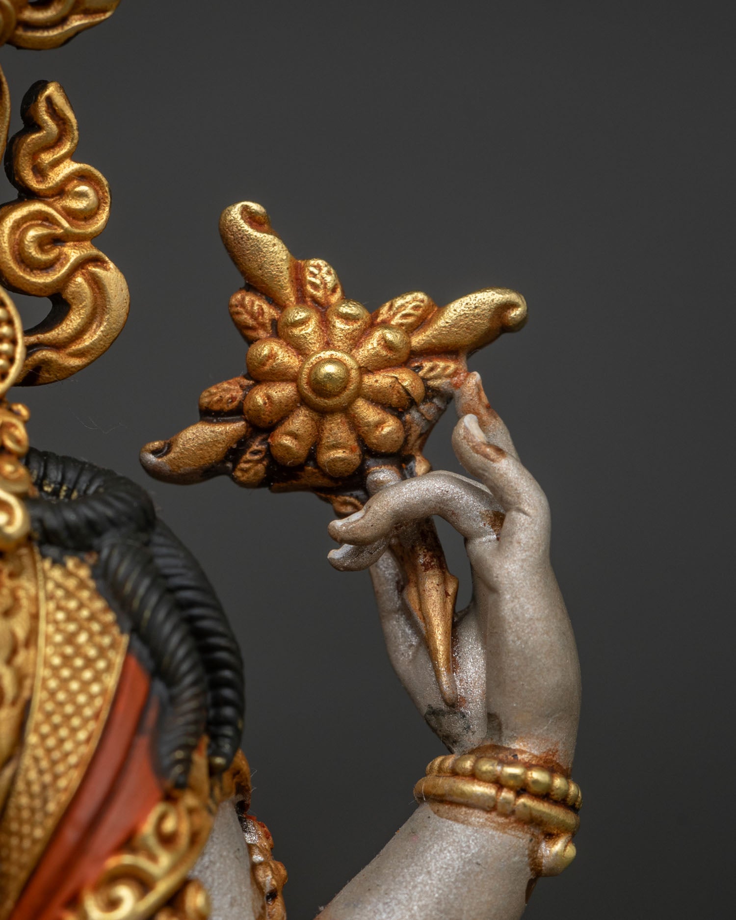 Chenrezig Statue – Four-Armed Compassionate Bodhisattva Sculpture