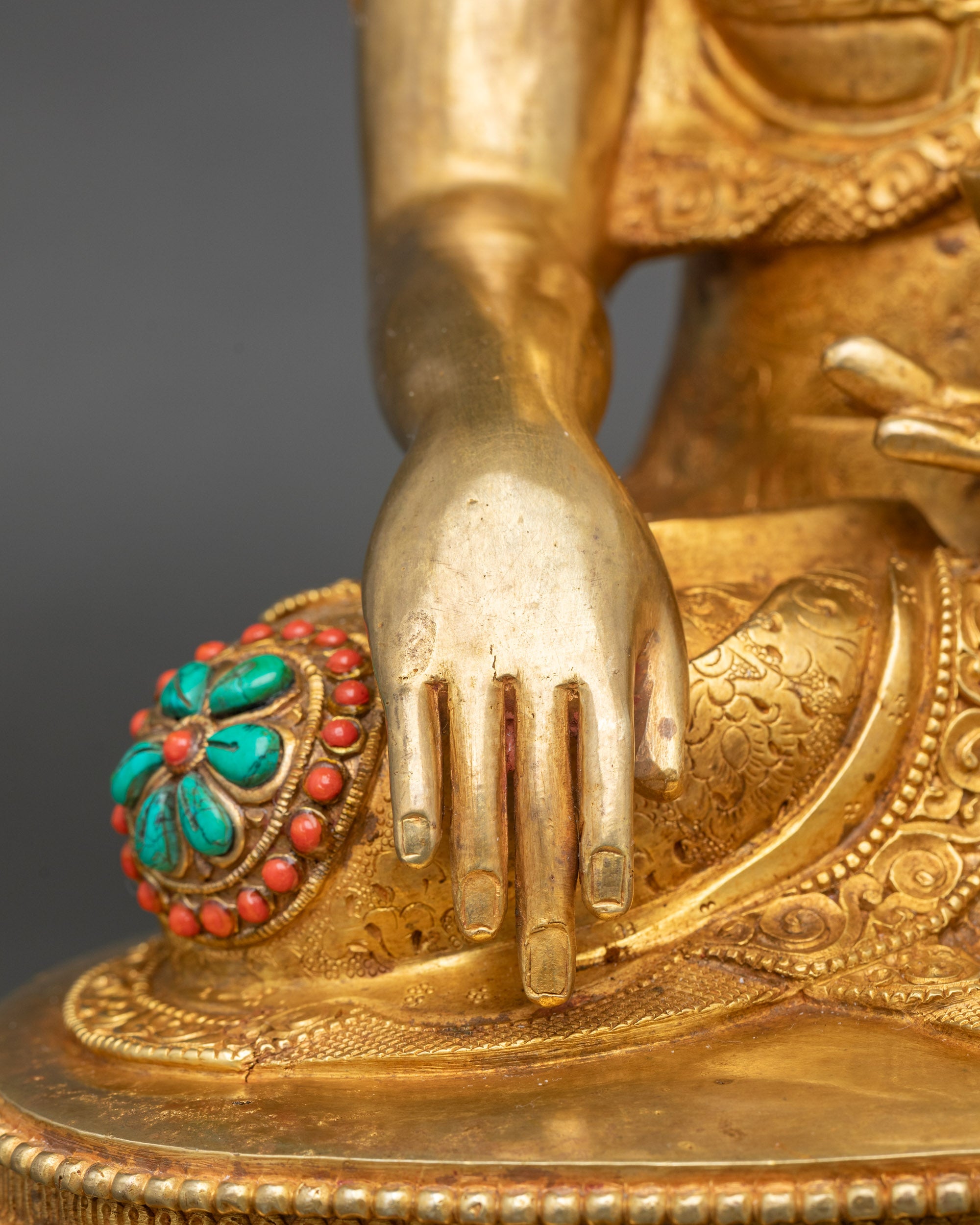 Gold Buddha Shakyamuni Sculpture - A Symbol of Enlightenment