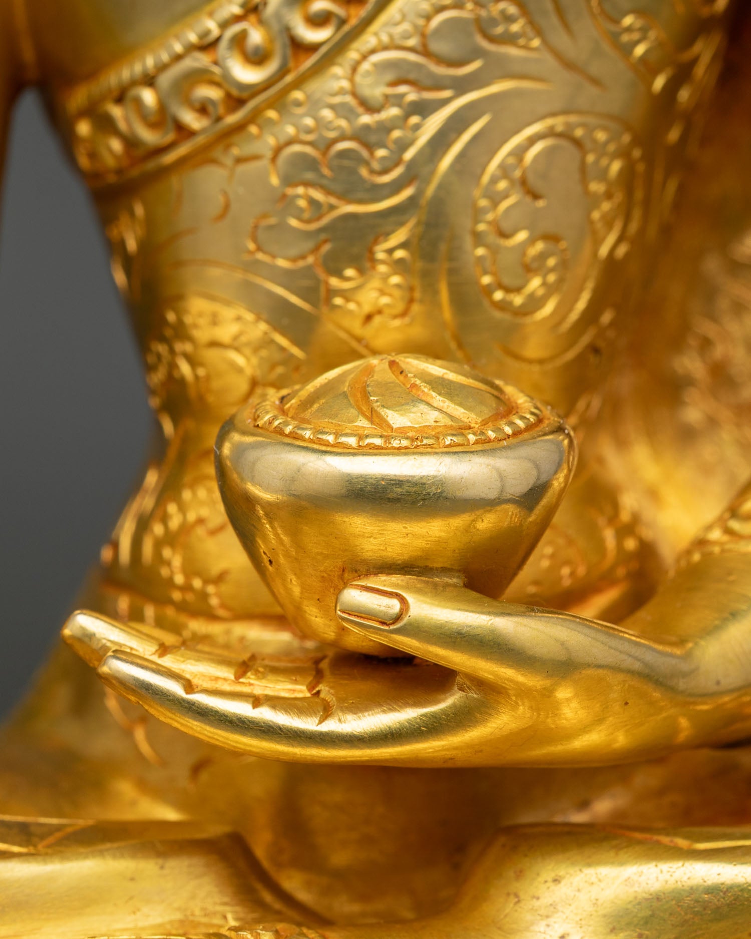 Tathagata Shakyamuni Buddha Statue | Gold Gilded Buddhist Art