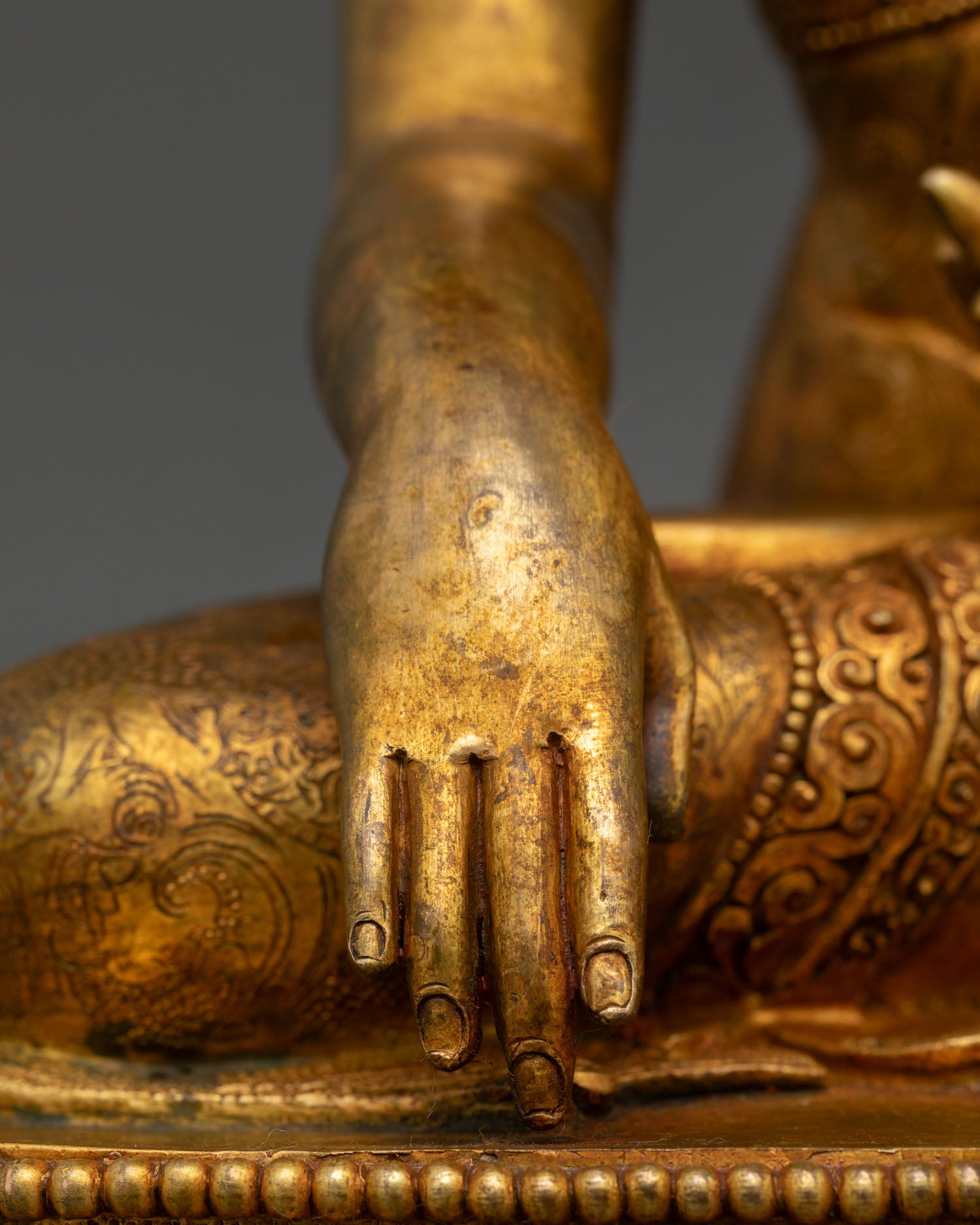 Antique Shakyamuni Buddha Statue | Traditional Buddhist Artwork