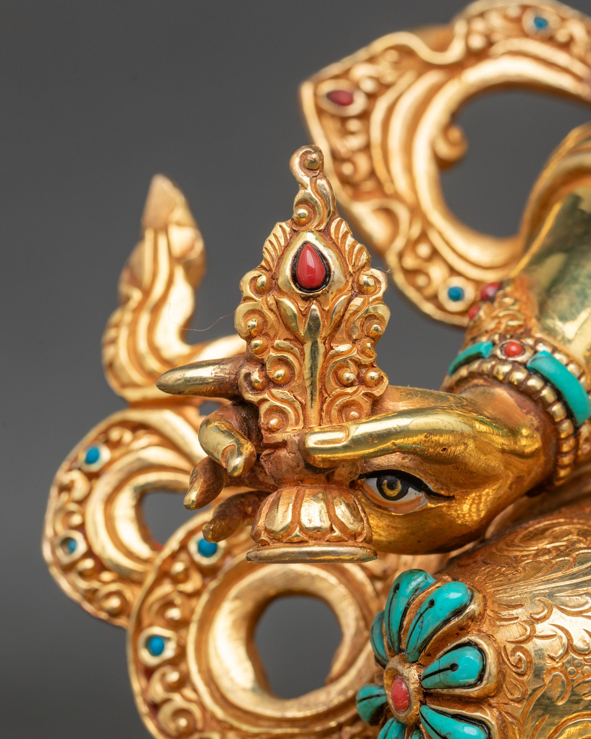 Ushnisha Sitatapatra Statue | High-Quality Decorative Sculpture